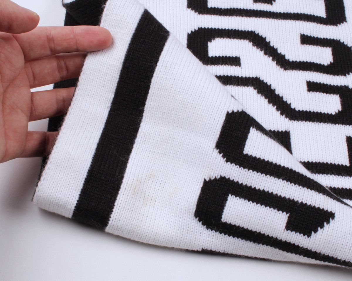 Designer × Guess GUESS Big Logo Acrylic Knitted Black White Scarf Size ONE SIZE - 11 Thumbnail