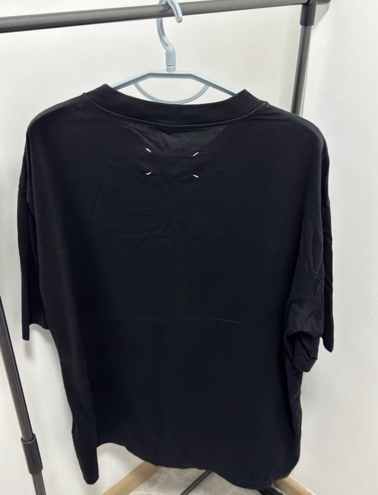 Maison Margiela Maison Margiela Black Number Cut-Out Short-Sleeve T-Shirt Size US S / EU 44-46 / 1 - 4 Thumbnail
