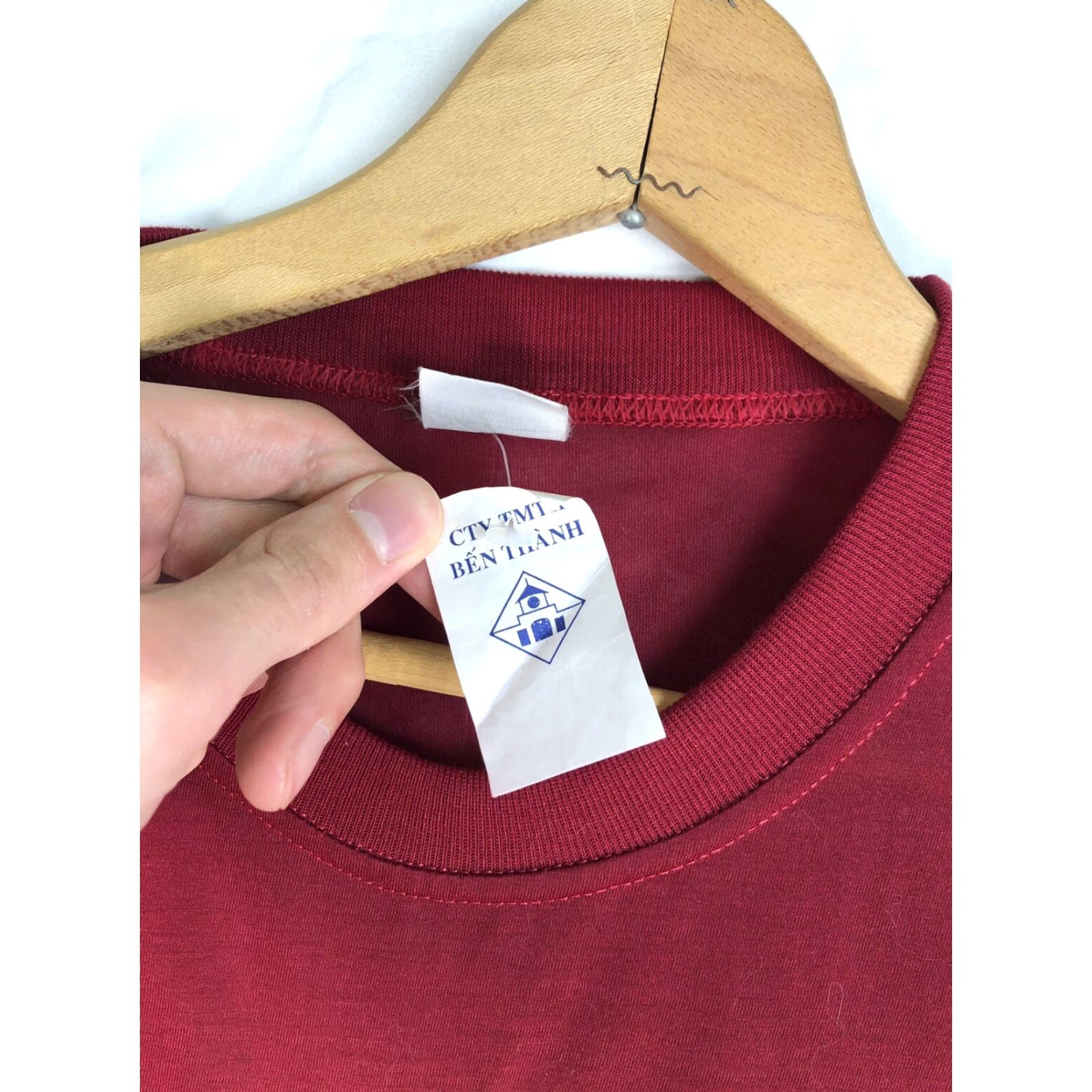 Vintage VINTAGE Vietnam Souvenir Embroidered T Shirt Red XL Dragon J23 | Unbranded Men T-Shirt Short Sleeve Crew Neck Embroidered 90s Decade 100% Size US XL / EU 56 / 4 - 3 Thumbnail