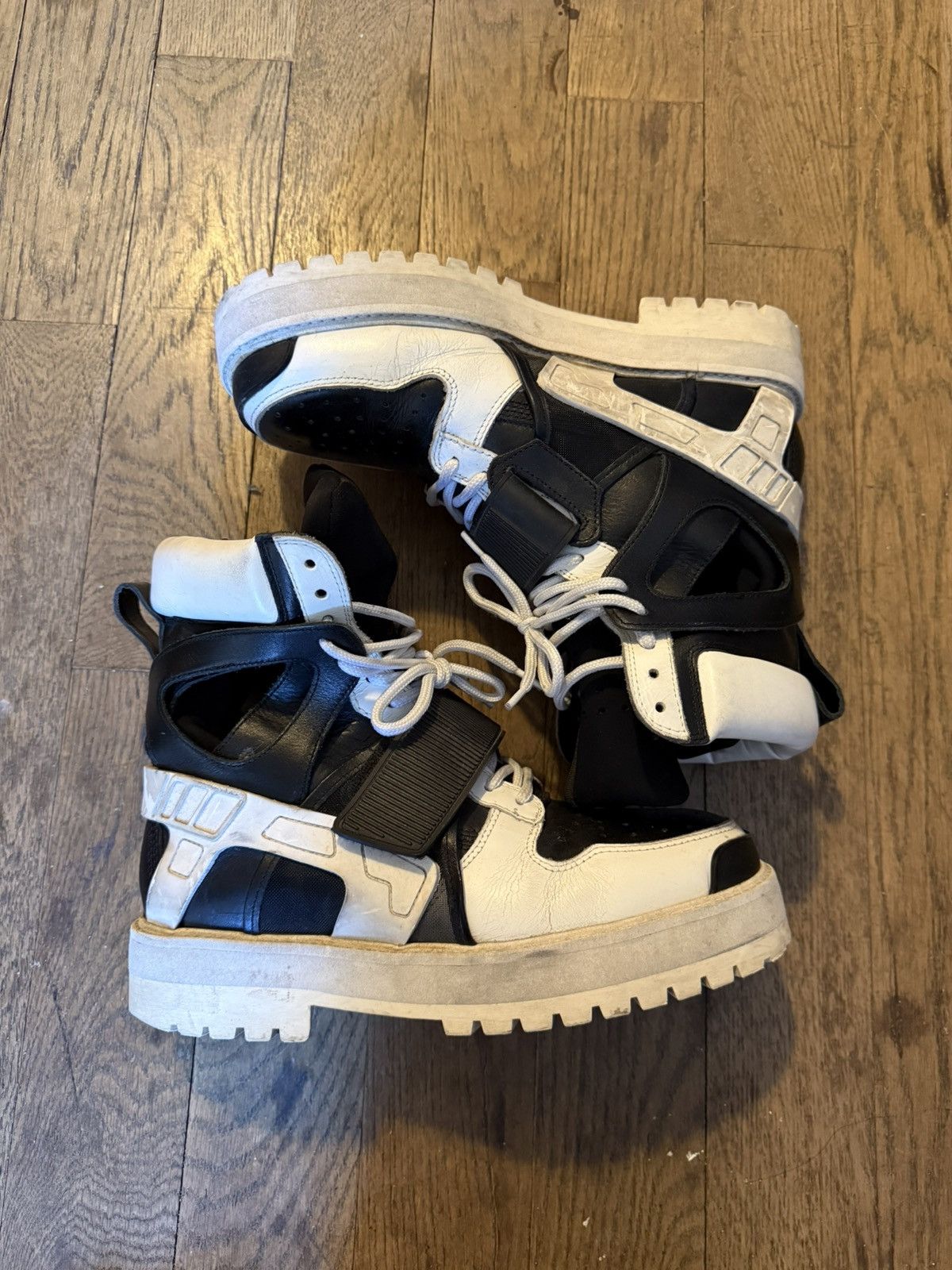 Hood by air avalanche panda colorway boots