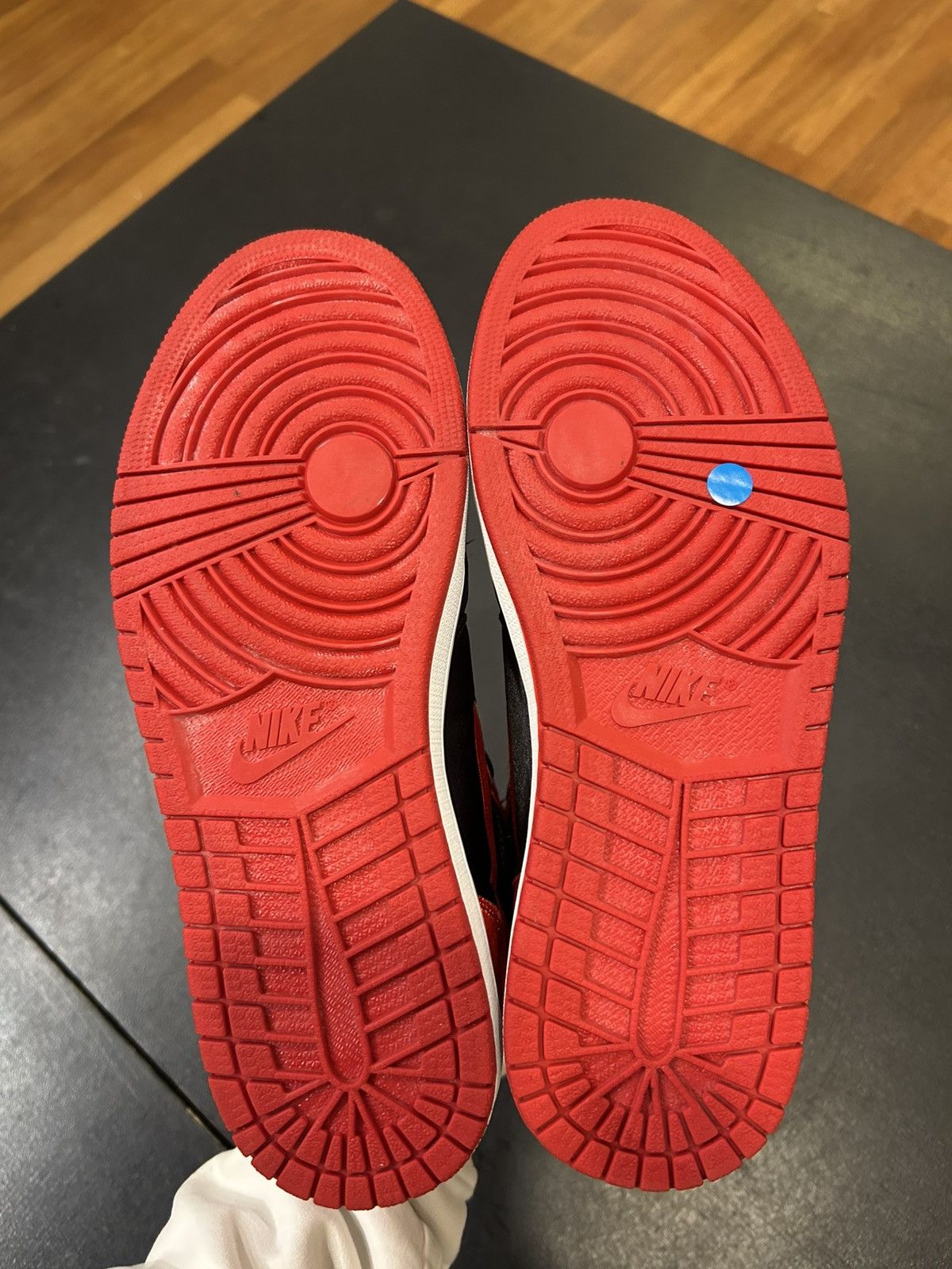 Jordan Brand Jordan 1 Retro ‘Satin Banned’ Numbered Pair Size US 10.5 / EU 43-44 - 7 Thumbnail