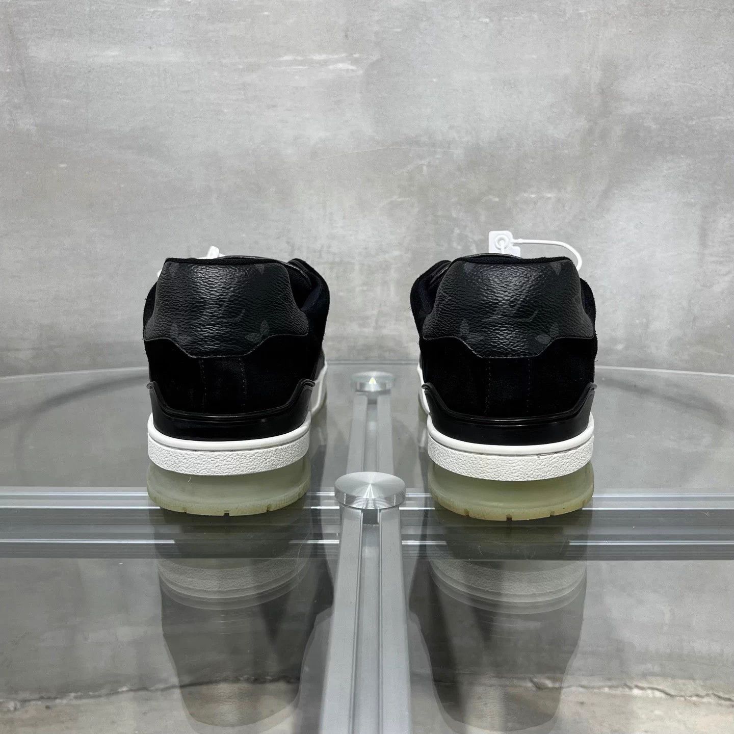 Louis Vuitton LV Trainer Black Monogram UK9.5/43.5 Size US 10.5 / EU 43-44 - 6 Thumbnail