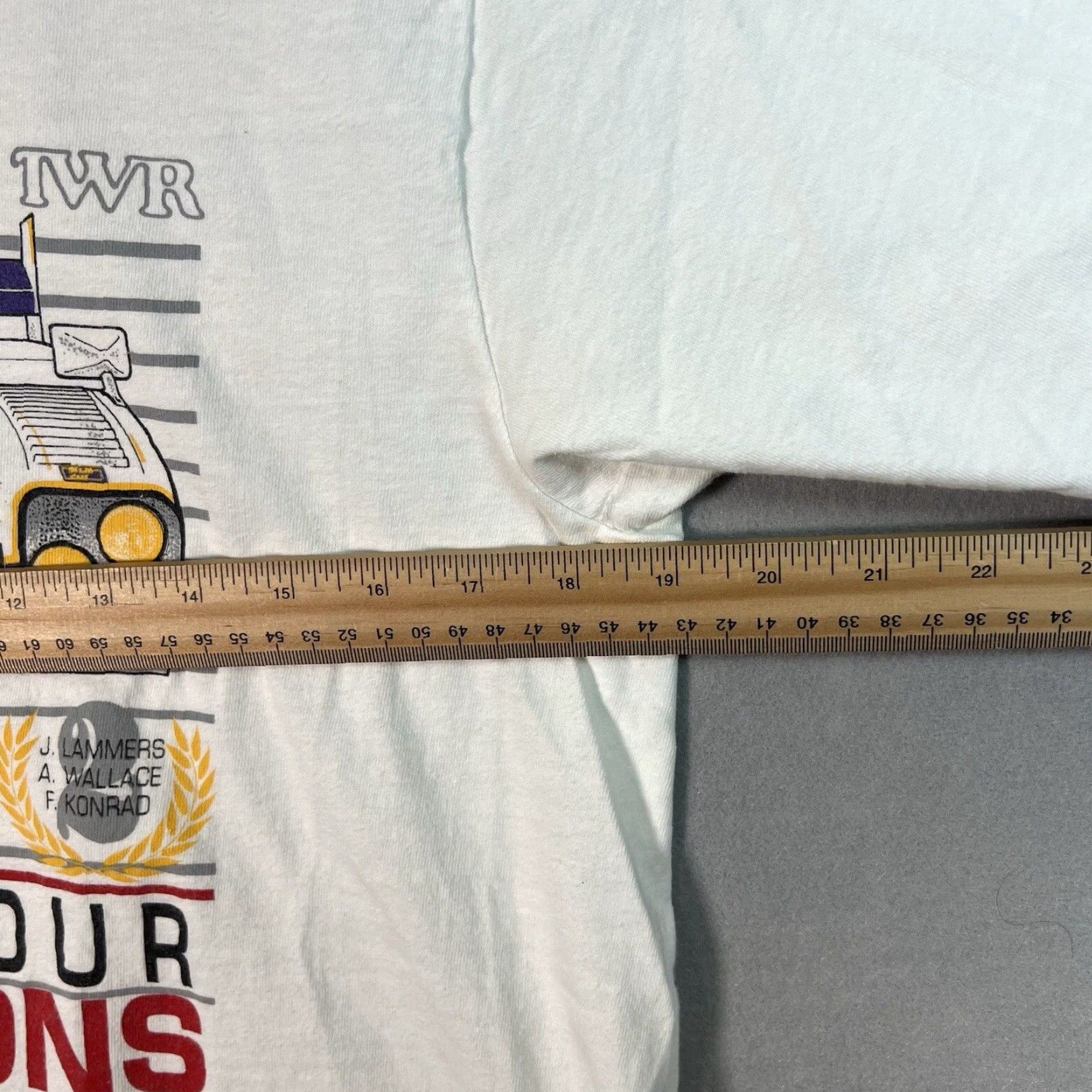 Vintage VINTAGE 1990s Jaguar XJR-12 Racing Car T Shirt Adult Mens Large White Nike Shirt Boy? Size US L / EU 52-54 / 3 - 2 Thumbnail