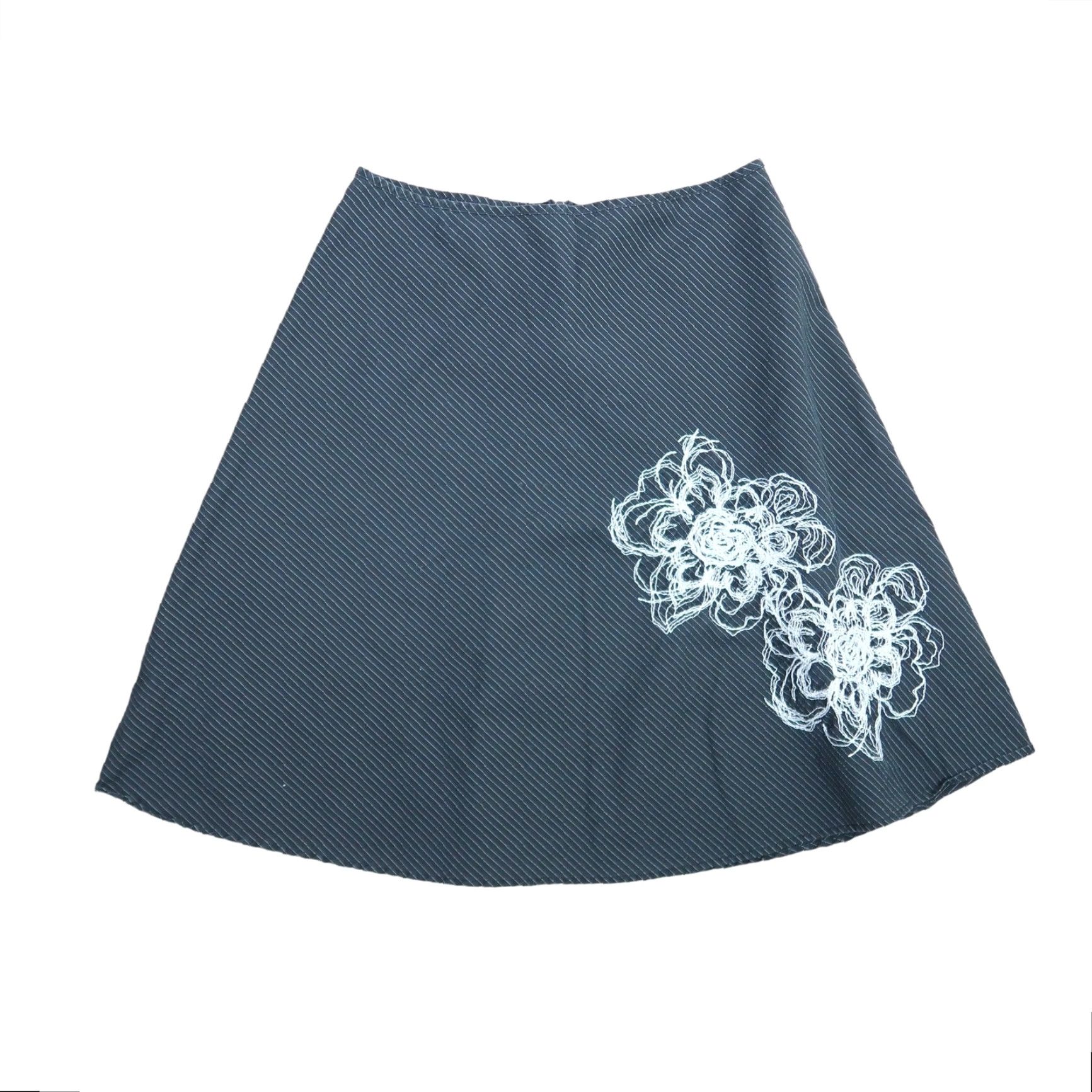 Vintage **90s Black & White Pinstripe Mini Skater Skirt Vintage** User: **Black & White Pinstripe 90s Mini Skater Vintage Skirt** Size 28" / US 6 / IT 42 - 2 Thumbnail
