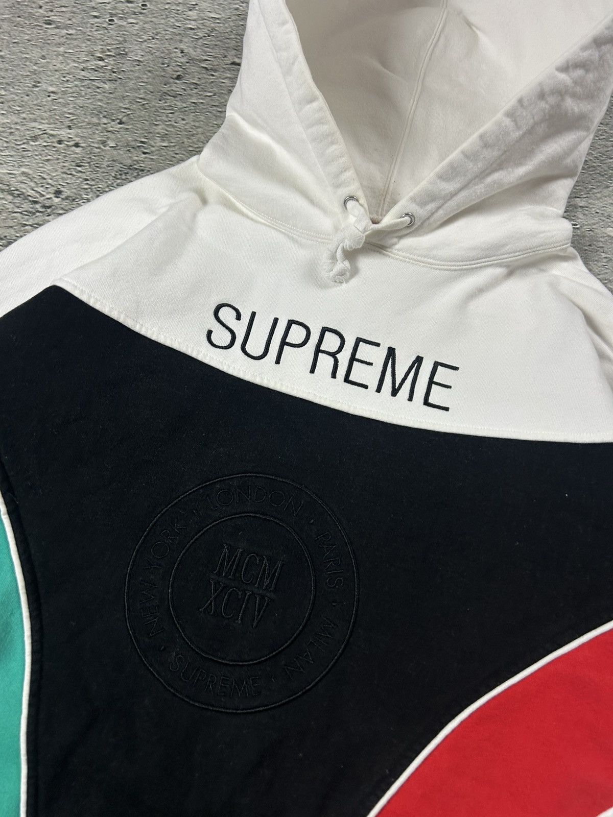 Supreme Supreme Milan Hoodie World Famous SS20 white green red Size US L / EU 52-54 / 3 - 2 Thumbnail