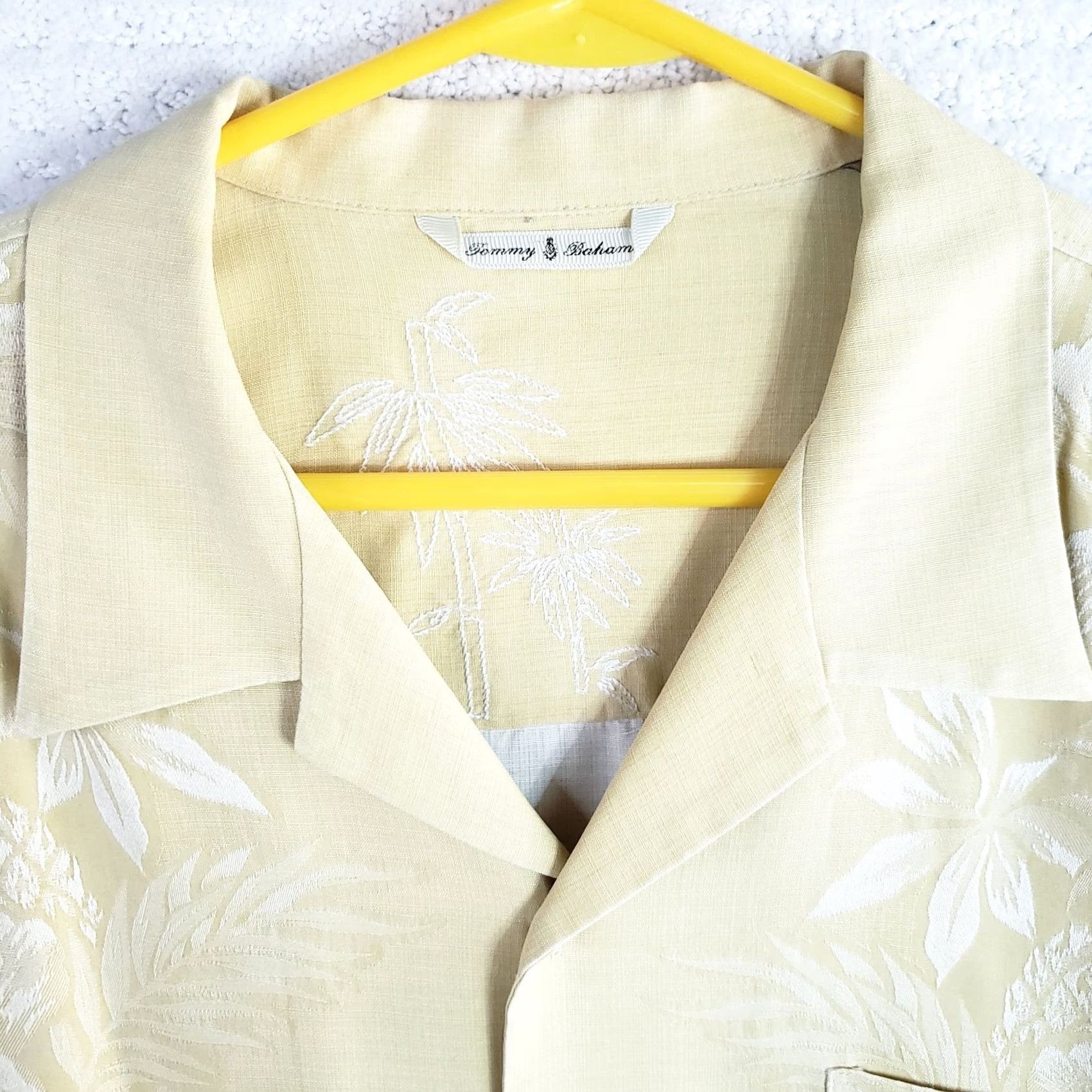 Tommy Bahama Tommy Bahama 100% Silk Men Shirt Yellow Floral Hawaiian Button Front Short Sleeve L Textured Pocketed Zip? Size US L / EU 52-54 / 3 - 4 Thumbnail