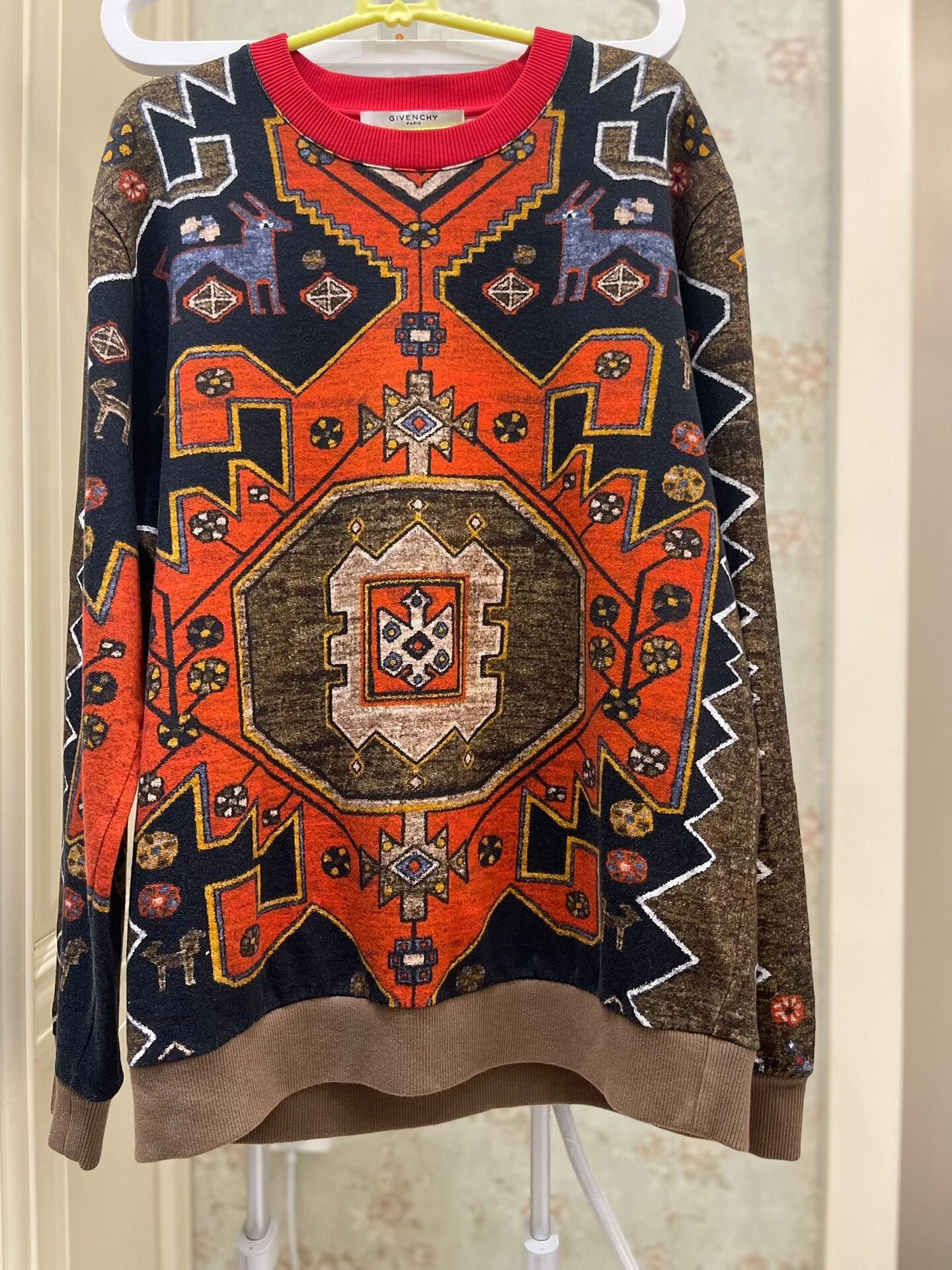 Givenchy Givenchy Bohemian Pullover Sweatshirt Size M / US 6-8 / IT 42-44 - 1 Thumbnail