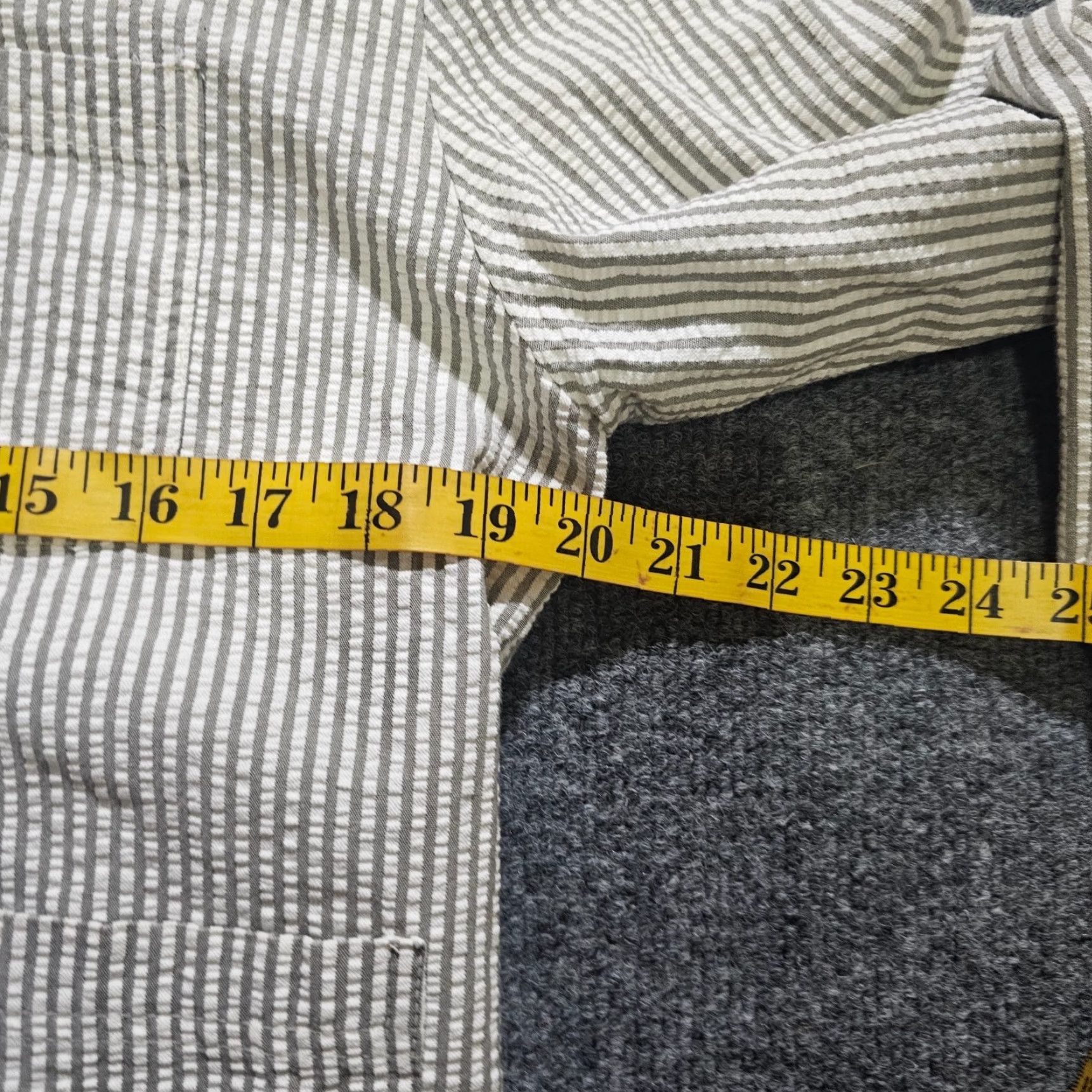 Vintage Garnet Hill Blouse Shirt Womens 6 Gray White Stripe Seersucker Long Sleeve Button V-Neck Classic Style Casual Size M / US 6-8 / IT 42-44 - 5 Thumbnail