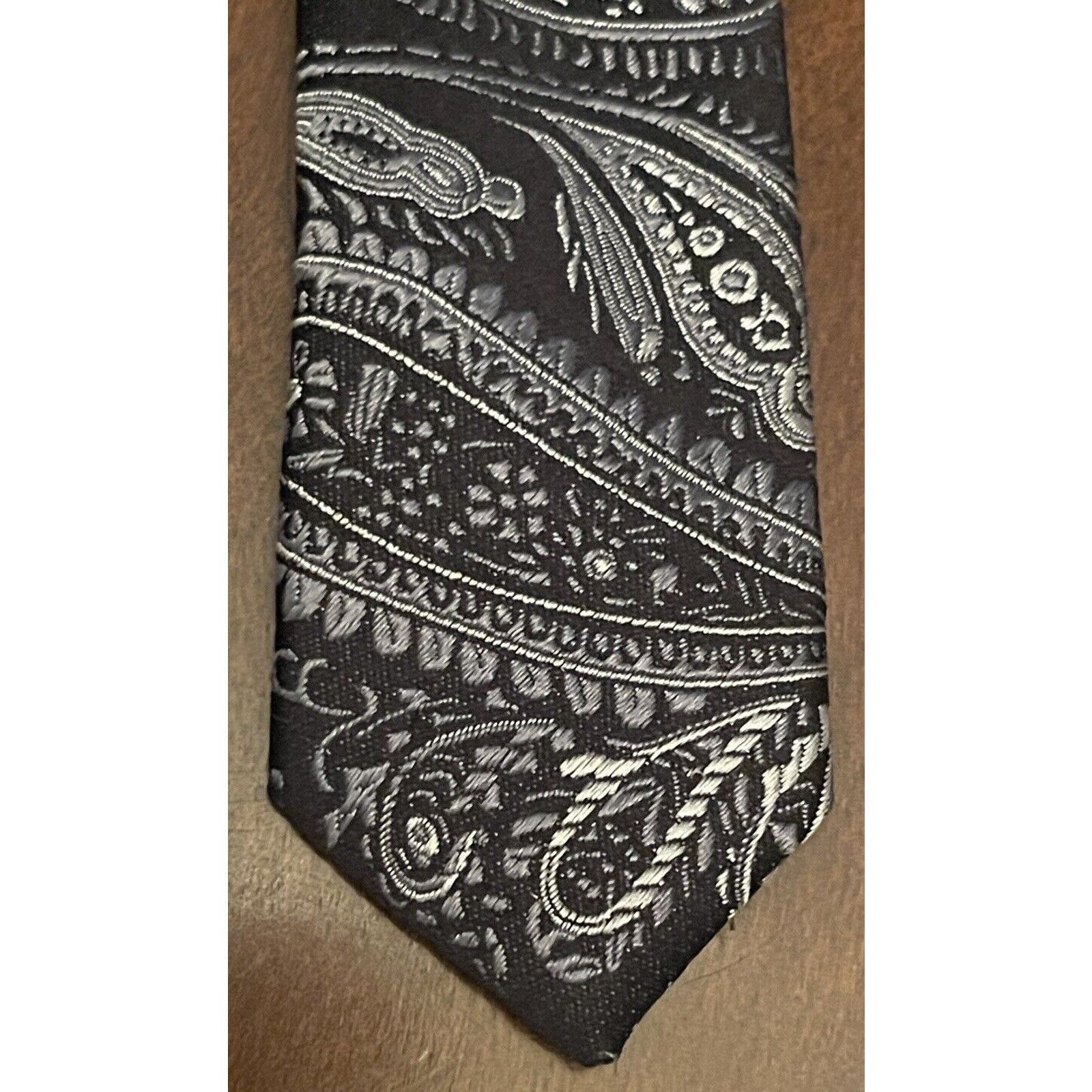 Croft & Barrow Croft & Barrow Black Gray Hand Made 100% Silk Made In China Size ONE SIZE - 6 Thumbnail