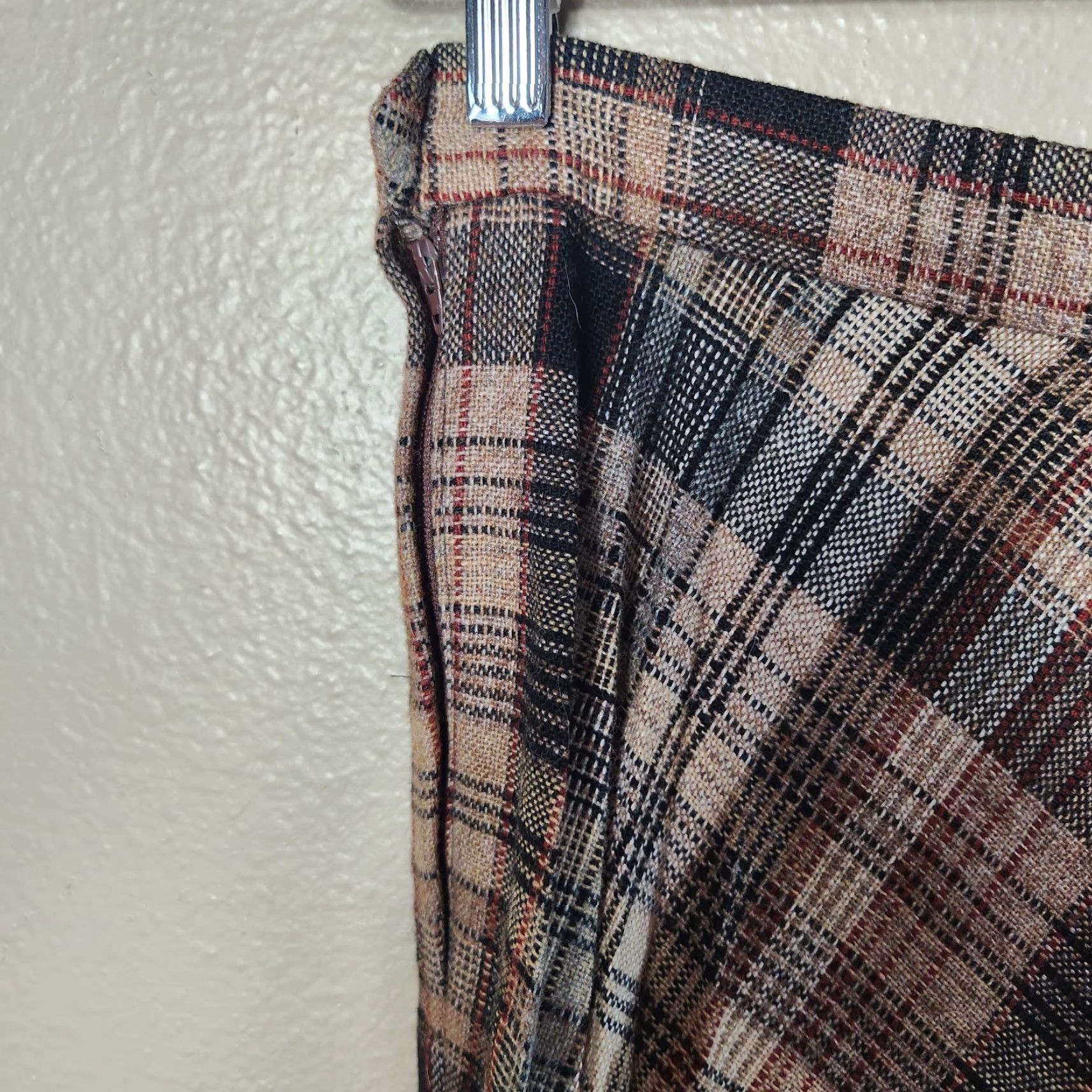 Vintage VINTAGE Panther Wmns |Modern 2-4| VTG Wool/Trevira Polyester Blend Pleated Midi Skirt Shirt Womens XS Brown Plaid 80s Academy Wardrobe - Mens? Size 26" / US 2 / IT 38 - 4 Thumbnail