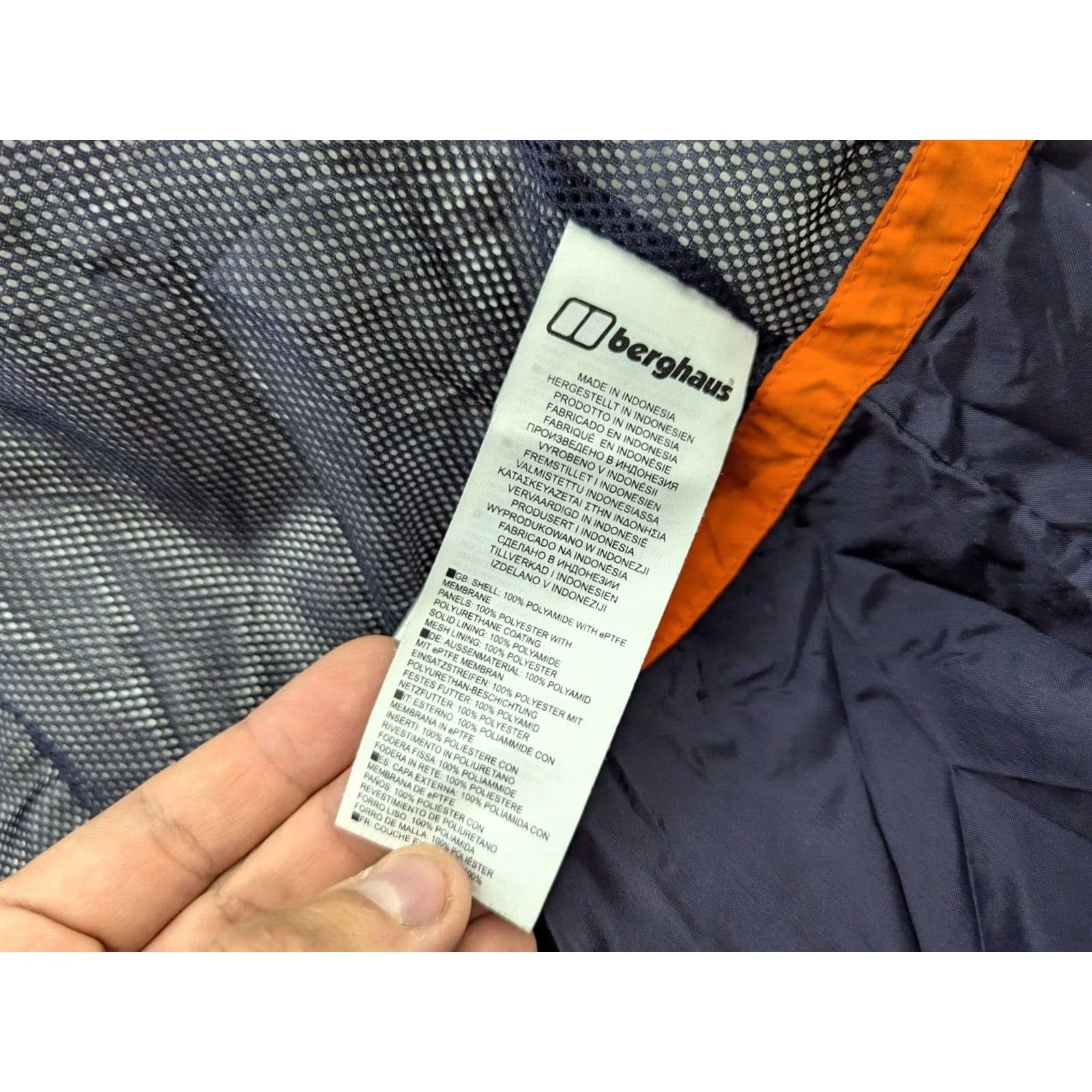 Berghaus Berghaus Mens Gore-Tex Jacket Outdoor Hiking Black Hooded Waterproof 3-in-1 Jacket M Mens Hooded Water Resistant Full Zip Pockets Wind-Resistant 90s? Size US M / EU 48-50 / 2 - 5 Thumbnail