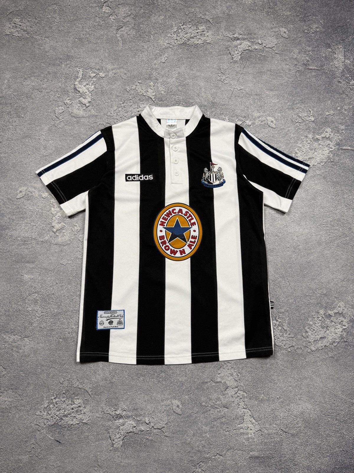 Adidas 1995/1997 Adidas Newcastle United Vintage Soccer Jersey Size US S / EU 44-46 / 1 - 1 Thumbnail