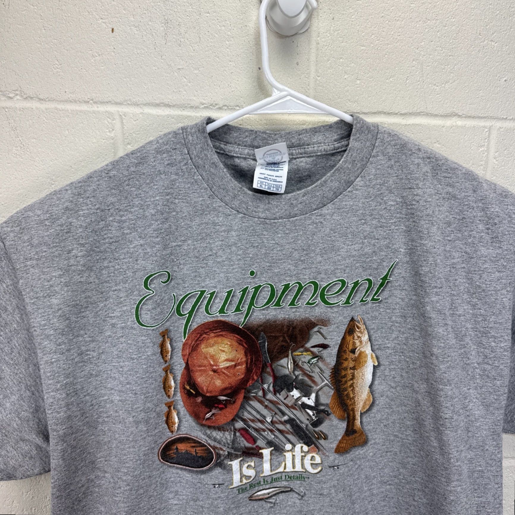 Delta VINTAGE Delta T-Shirt Shirt Men XL Gray Graphic Print Fisherman 2000s Summer Spring Fall Classic Novelty Size US XL / EU 56 / 4 - 7 Thumbnail