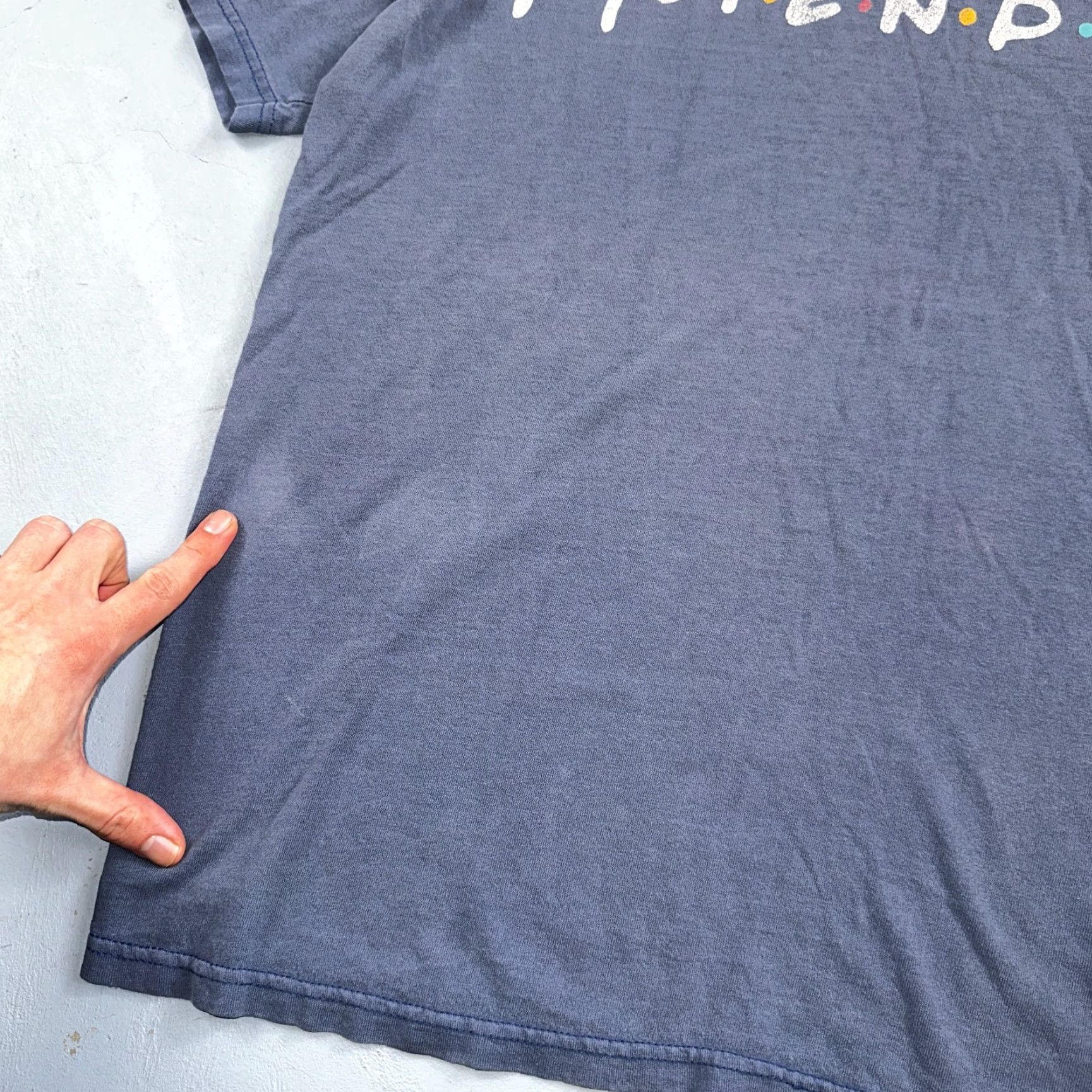 Fruit Of The Loom VINTAGE Friends 90s Promo T Shirt TV Show Logo Fruit of the Loom Men L Blue Crew Neck Short Sleeve Sitcom Graphic Print 90s Theme Size US L / EU 52-54 / 3 - 4 Thumbnail