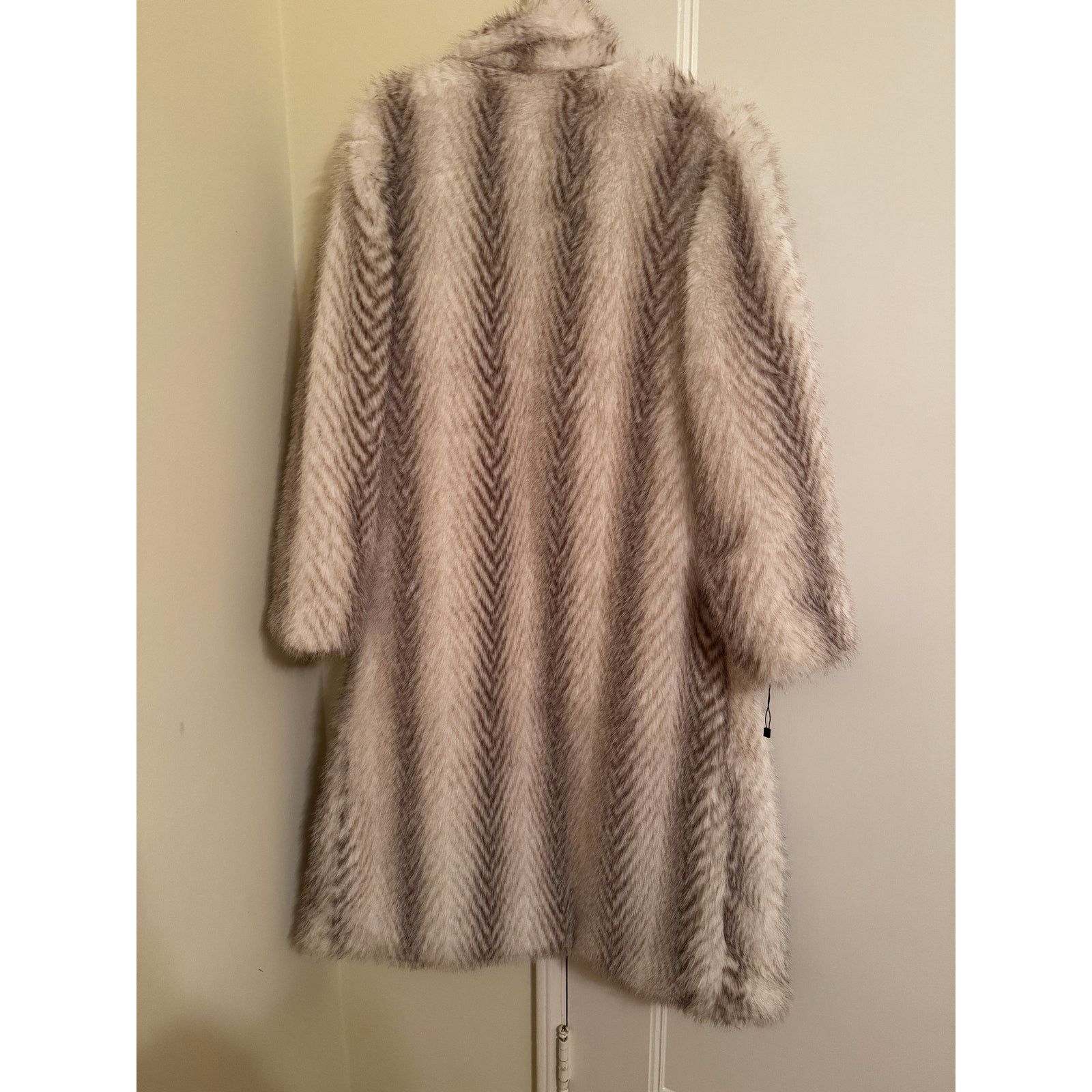 4x1111 Emma Leger x Revolve Carrie faux fur coat more to come xs Size XS / US 0-2 / IT 36-38 - 4 Thumbnail