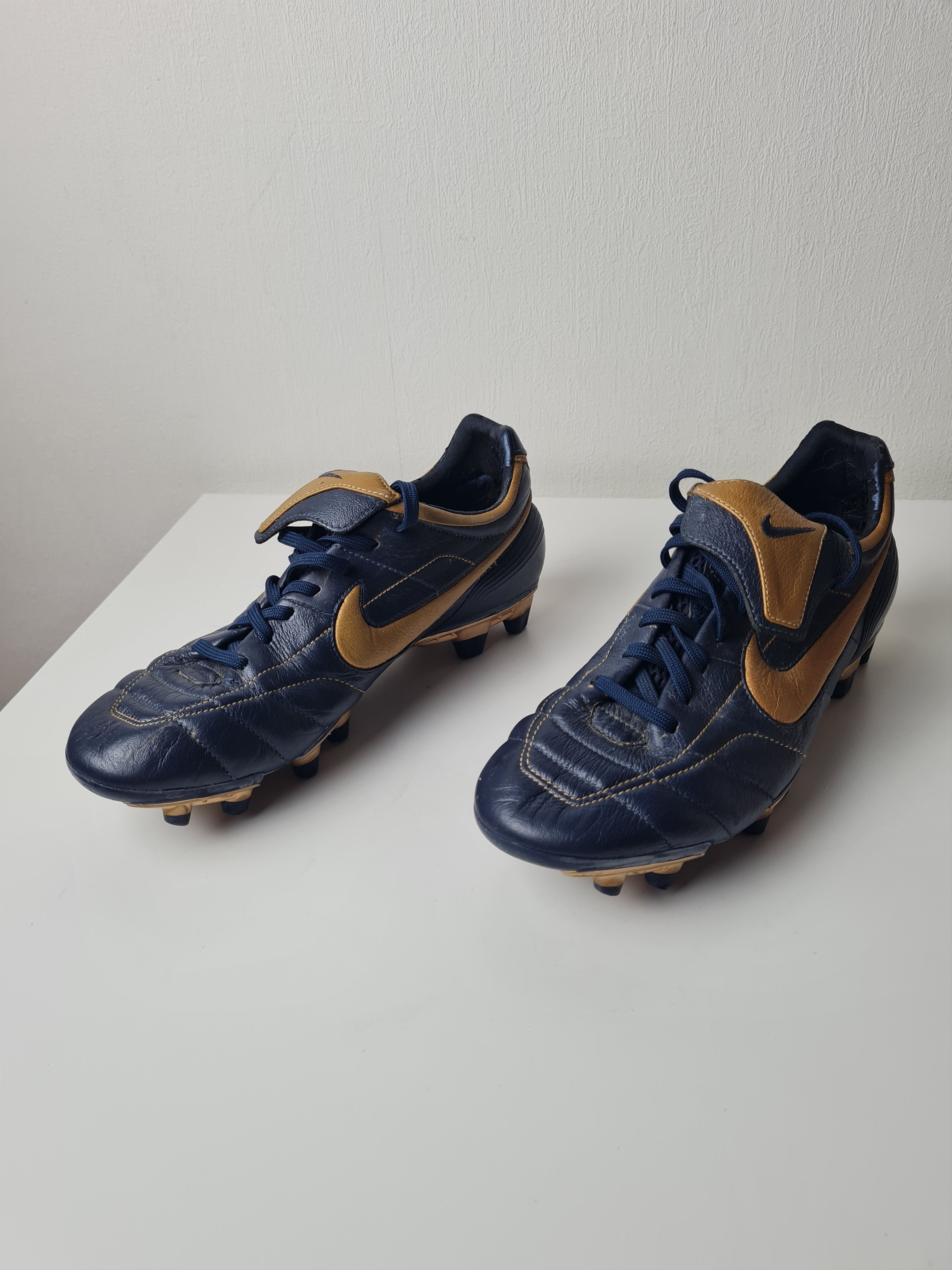 Nike Football Cleats NIKE TIEMPO R10 RONALDINHO Total90 SOCCER Size US 8 / EU 41 - 20 Thumbnail