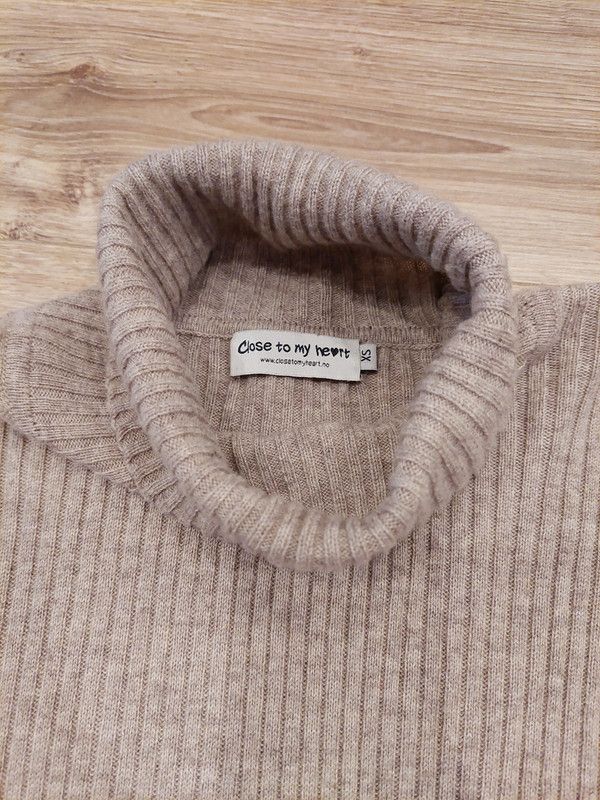 50% wool 50% cashmere sweater turtleneck jumper beige