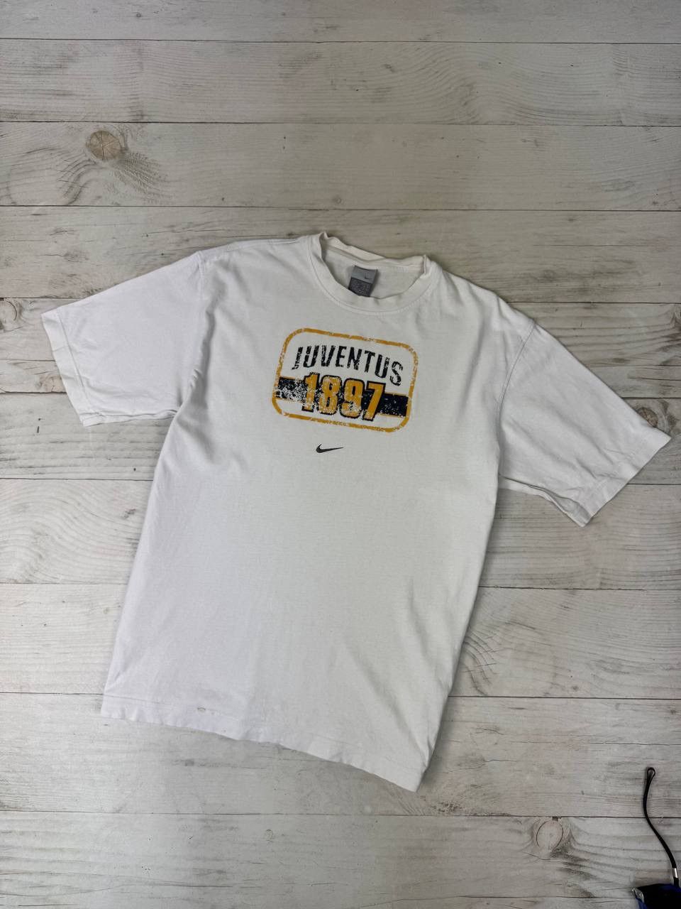 Nike Vintage Nike Juventus Swoosh Football T Shirt Soccer 00s Size US L / EU 52-54 / 3 - 1 Thumbnail