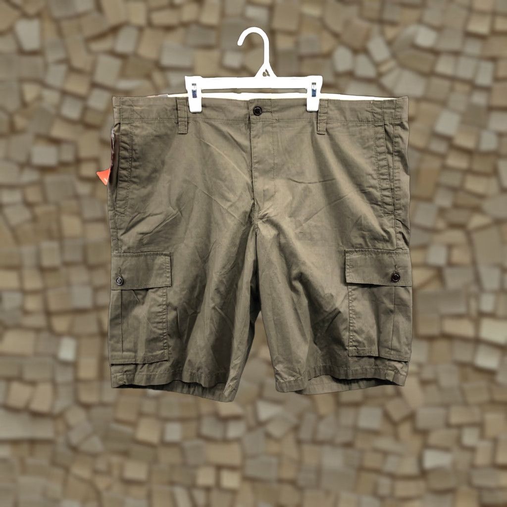 Dockers Dockers Cargo Shorts Mens Size 42 Mid Rise Dark Wash Beige Shorts Size US 42 / EU 58 - 1 Thumbnail