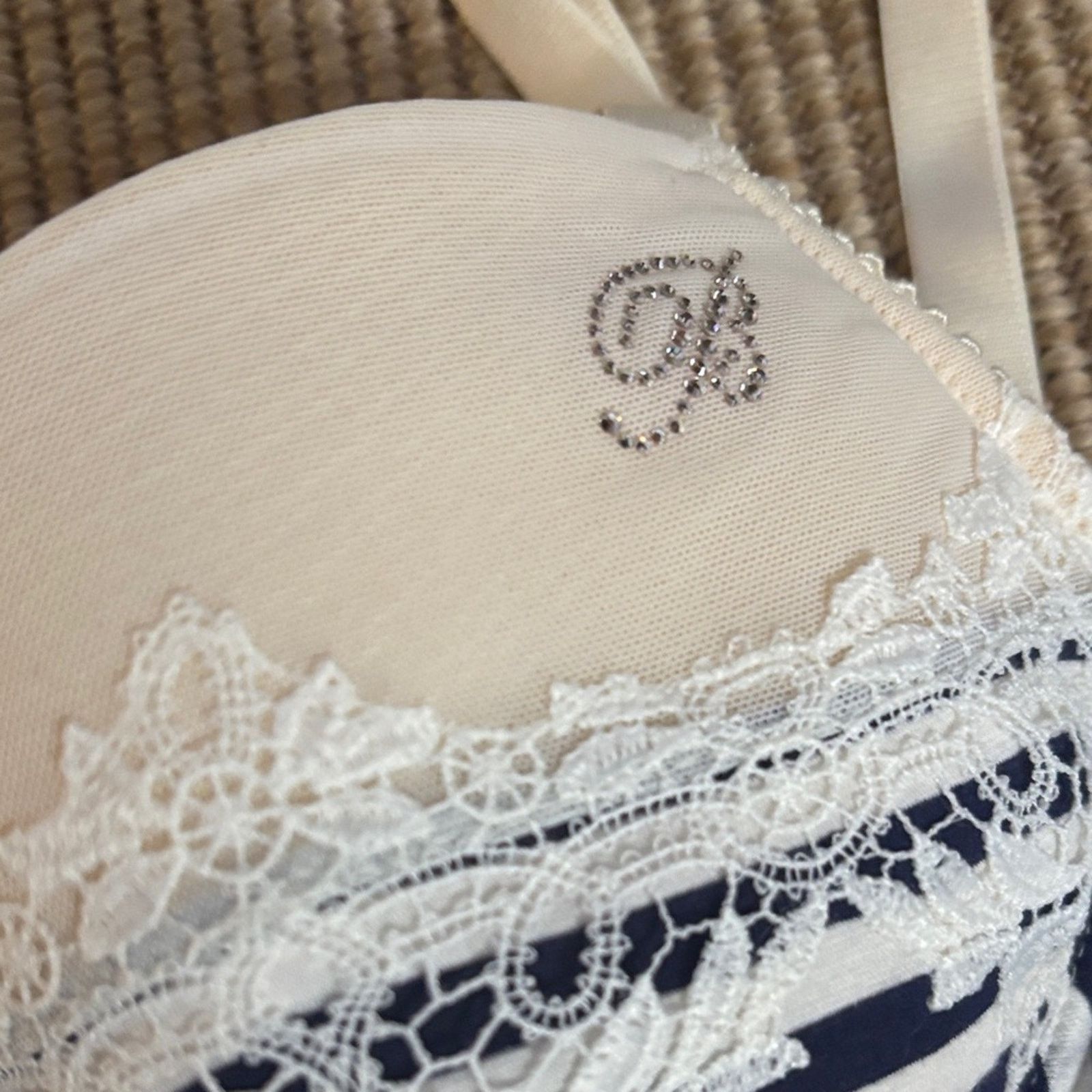 La Perla NWT La Perla Cream and Navy Lace Bra Women's Size L Size ONE SIZE - 5 Thumbnail