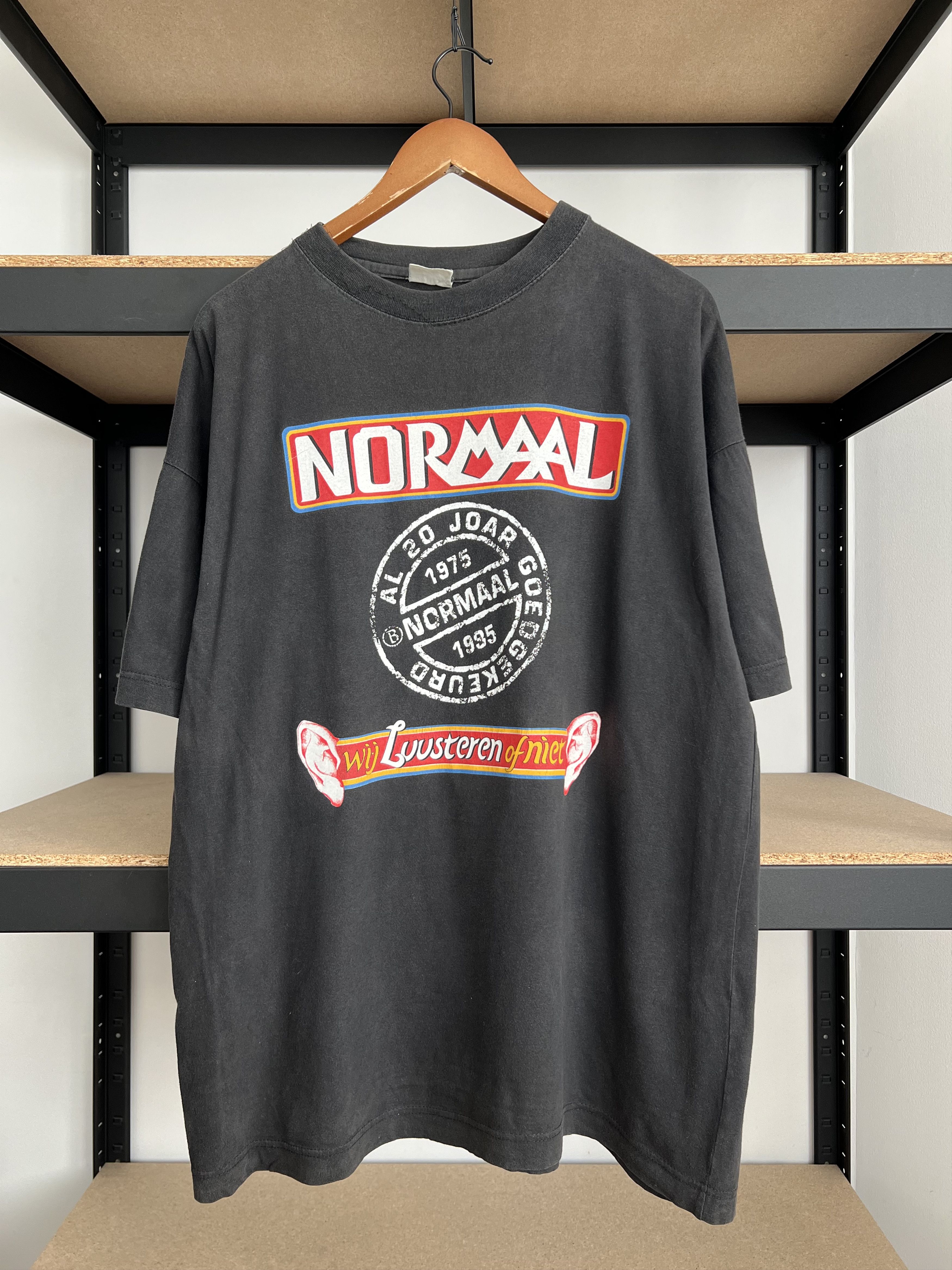 Band Tees Vintage 1995 Normaal 20 Joar Veldtocht Black T-shirt Size US XL / EU 56 / 4 - 1 Thumbnail