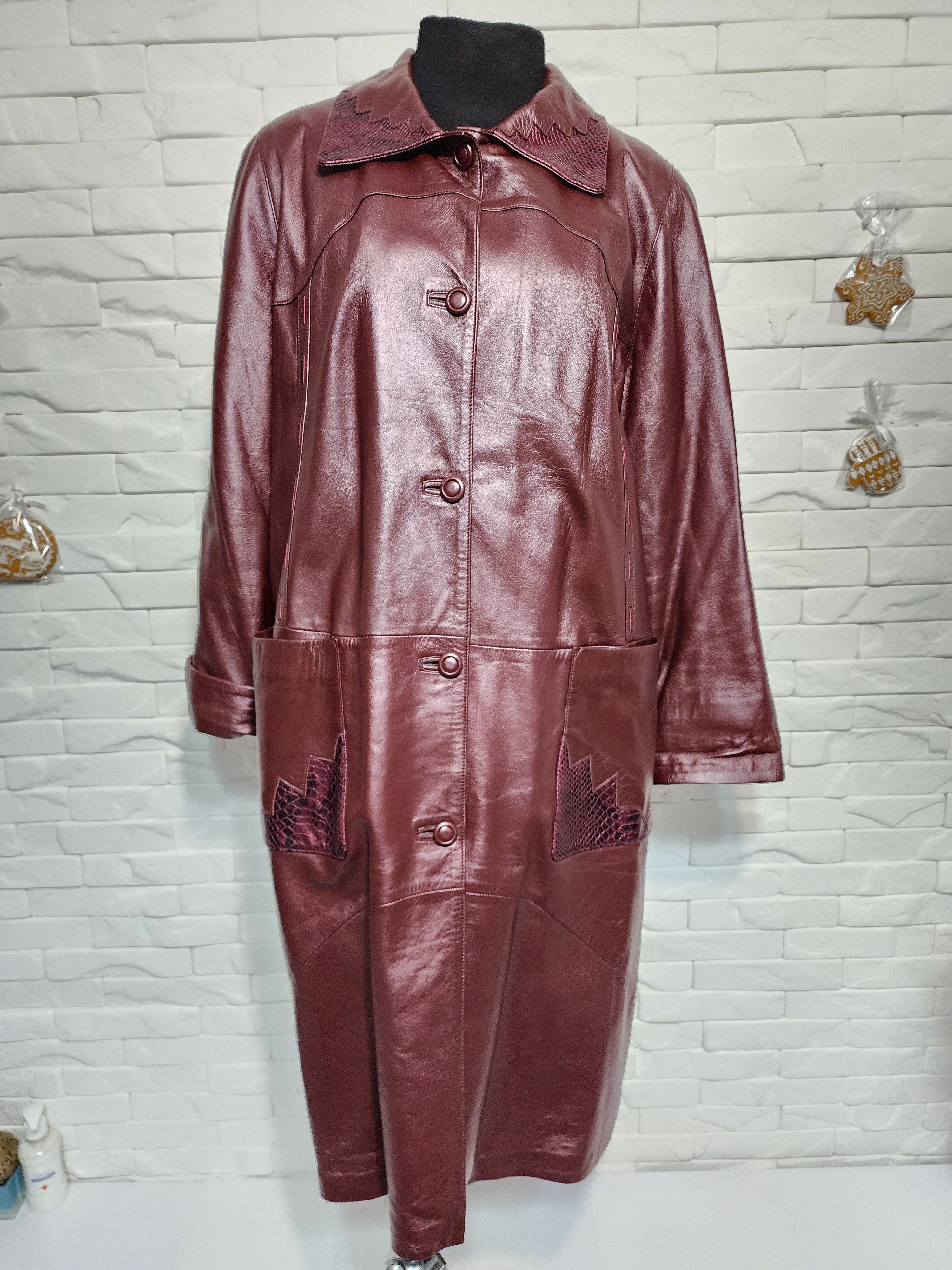 Uniqlo Burgundy Leather Raincoat: Women's Long Leather Jacket Size 3XL / US 20-22 - 1 Thumbnail