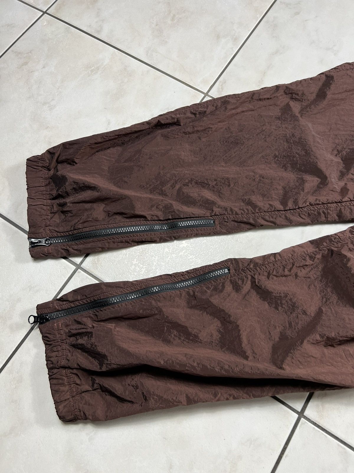 Stone Island Stone Island shiny nylon metal sweatpants burgundy baggy Size US 32 / EU 48 - 9 Thumbnail