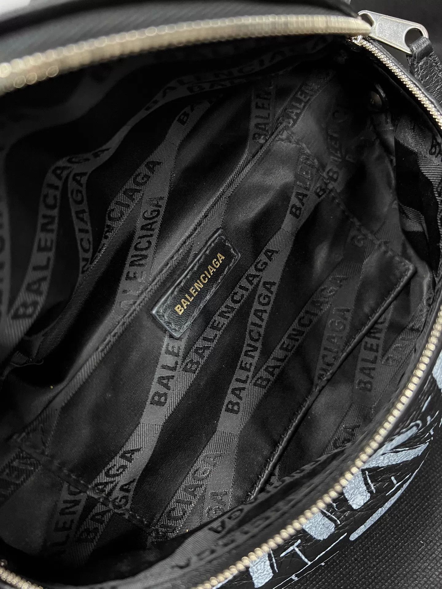 Balenciaga Balenciaga Black Graffiti Chest Bag 99 New Size ONE SIZE - 8 Thumbnail