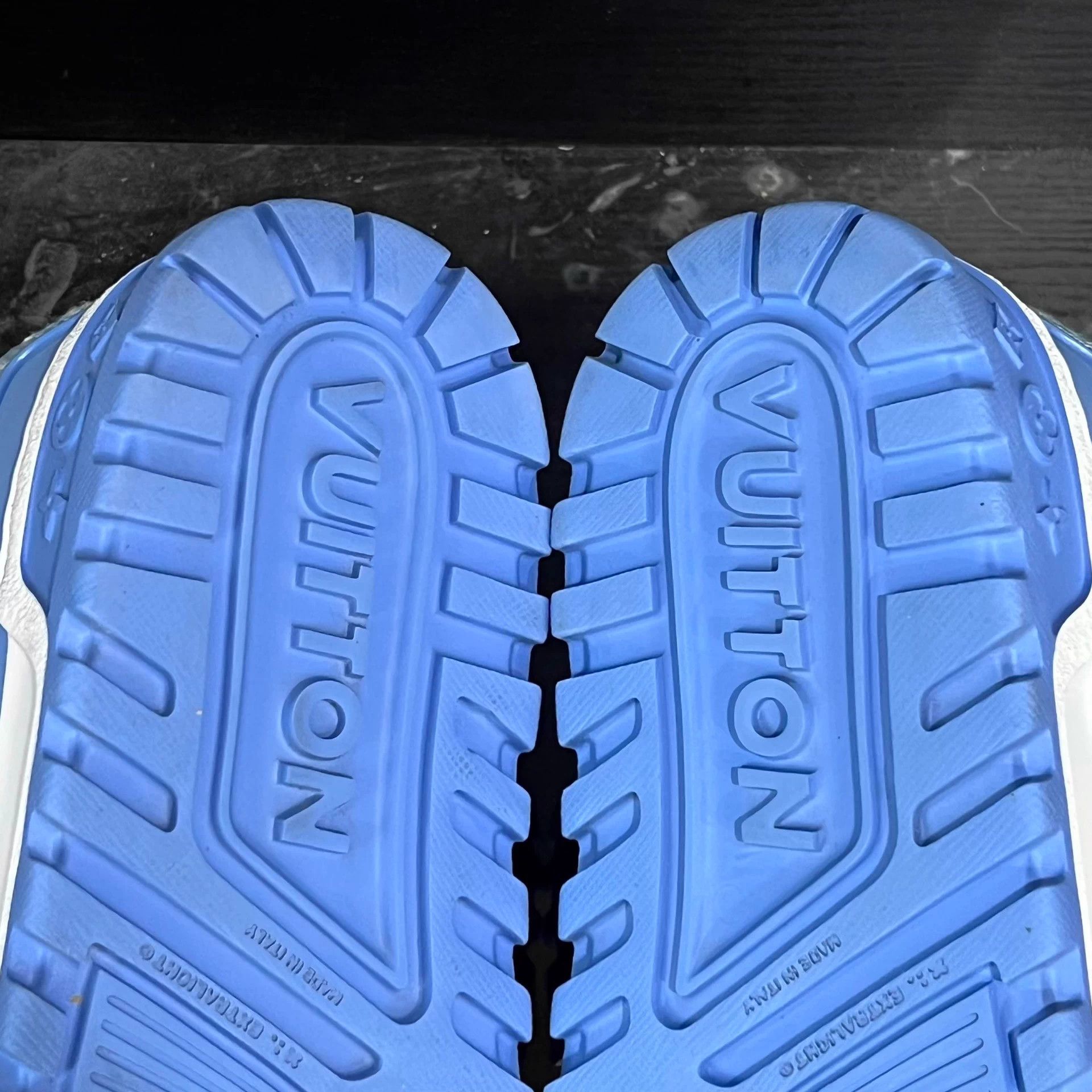 Louis Vuitton TrainerMax white and blue denim trainers size 36 Size US 5 / IT 35 - 6 Thumbnail