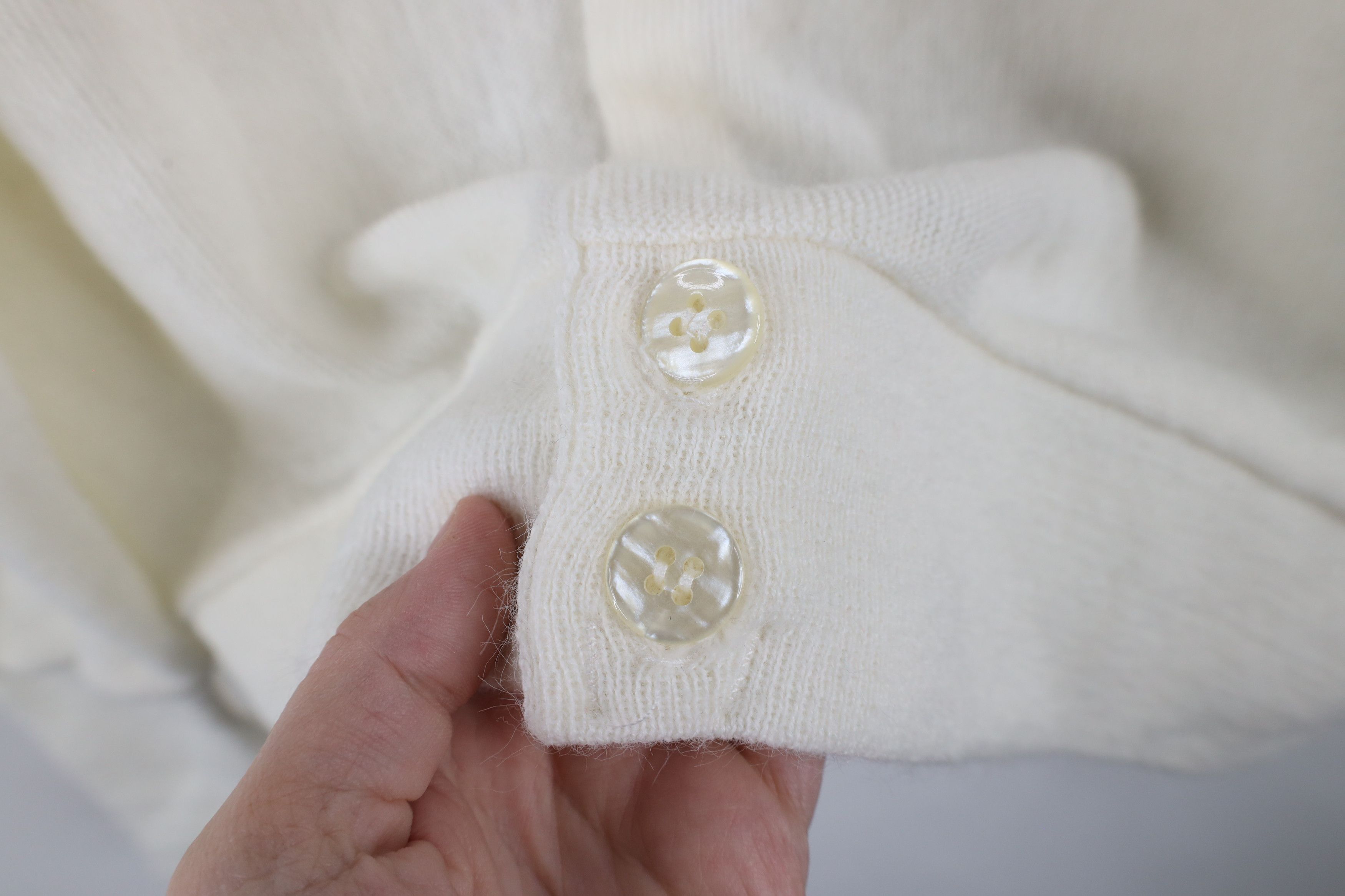 Vintage Vintage 70s Le Tigre Patch Knit Cardigan Sweater White USA Size US M / EU 48-50 / 2 - 5 Thumbnail