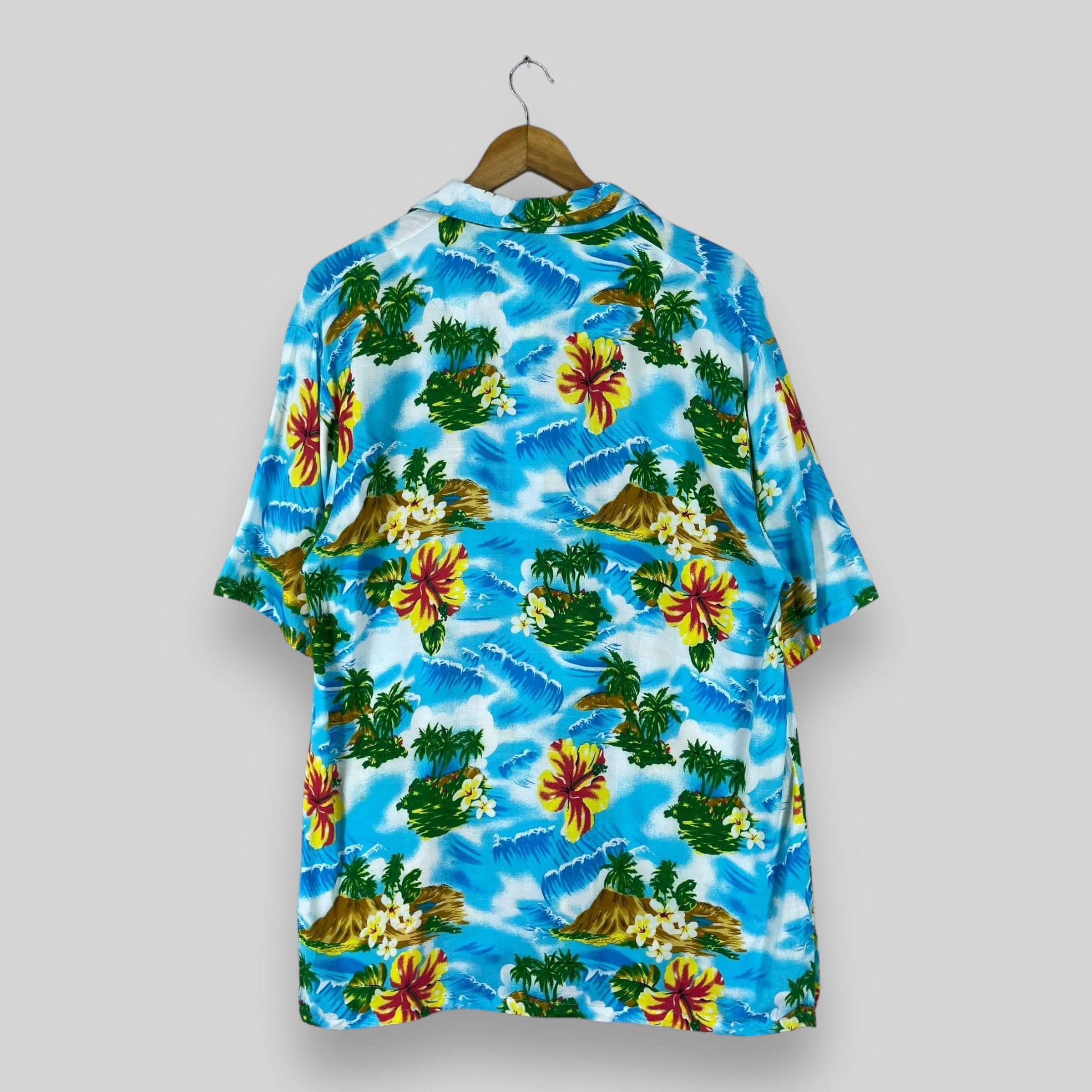 Vintage Vintage Hawaiian Island Beach Surfing Motive Rayon Shirt Size US M / EU 48-50 / 2 - 9 Thumbnail