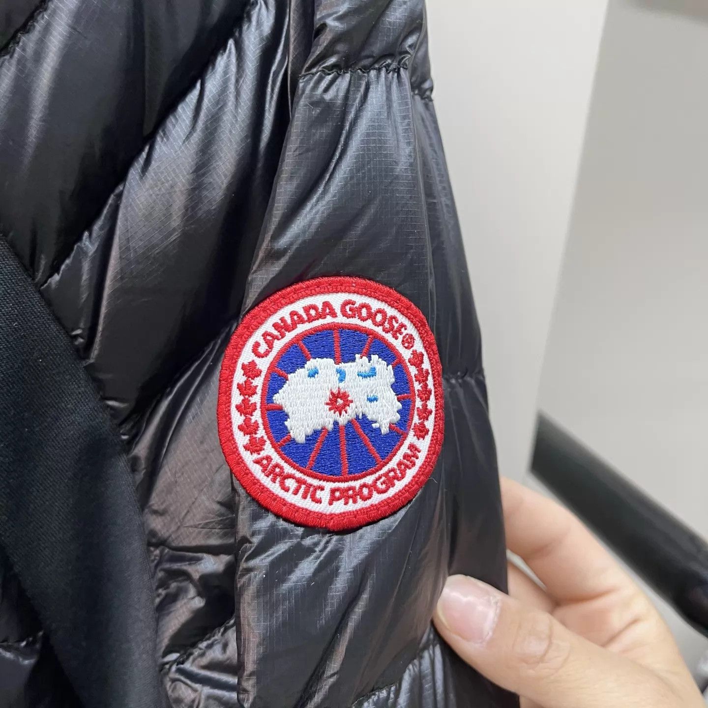 Canada Goose Canada Goose HyBridge Lite Shiny Down Jacket M Black Size US M / EU 48-50 / 2 - 3 Thumbnail