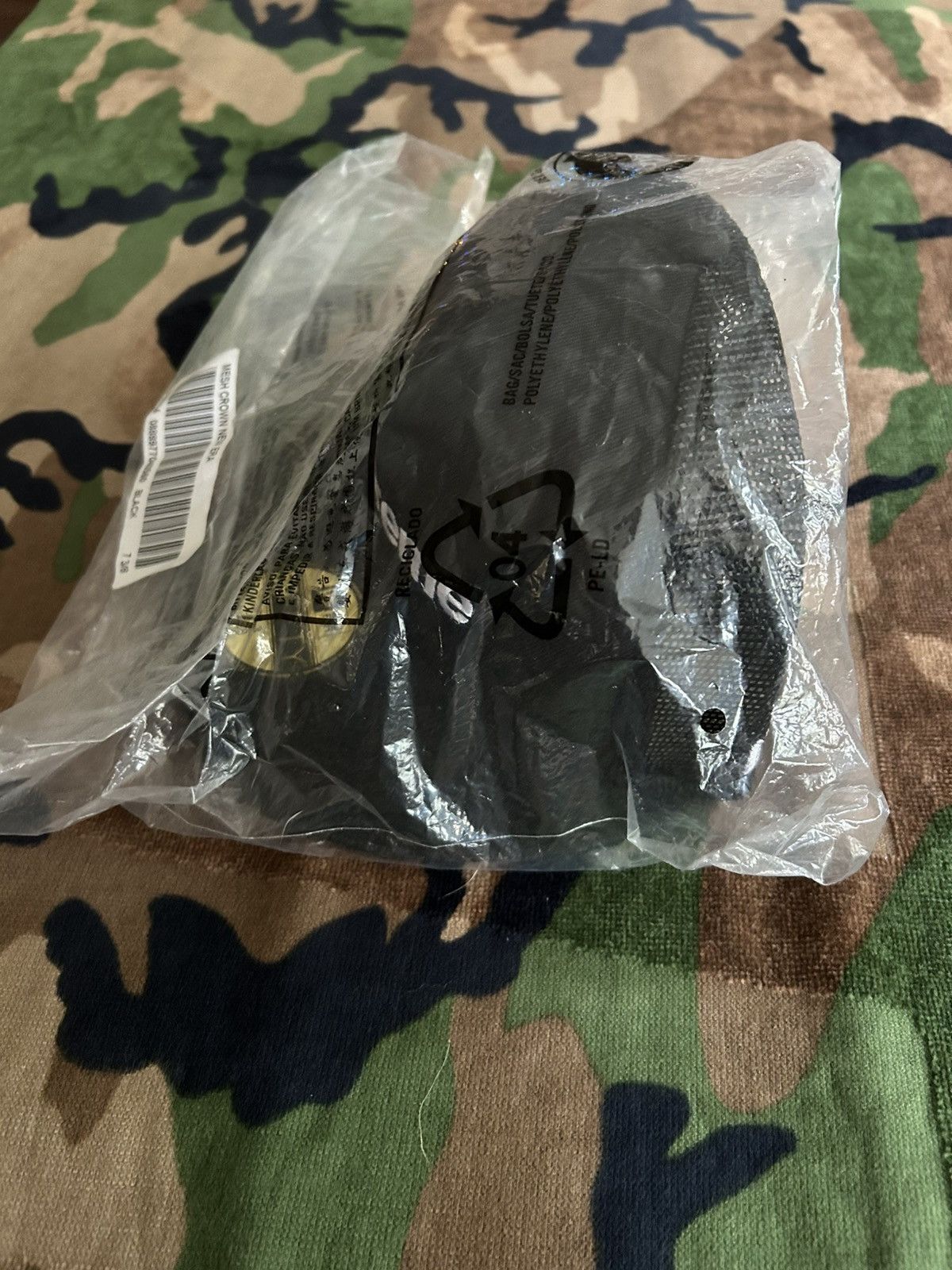 New Era × Supreme Supreme Mesh Crown New Era Fitted Hat Black 7 3/8 SS24 Size ONE SIZE - 7 Thumbnail