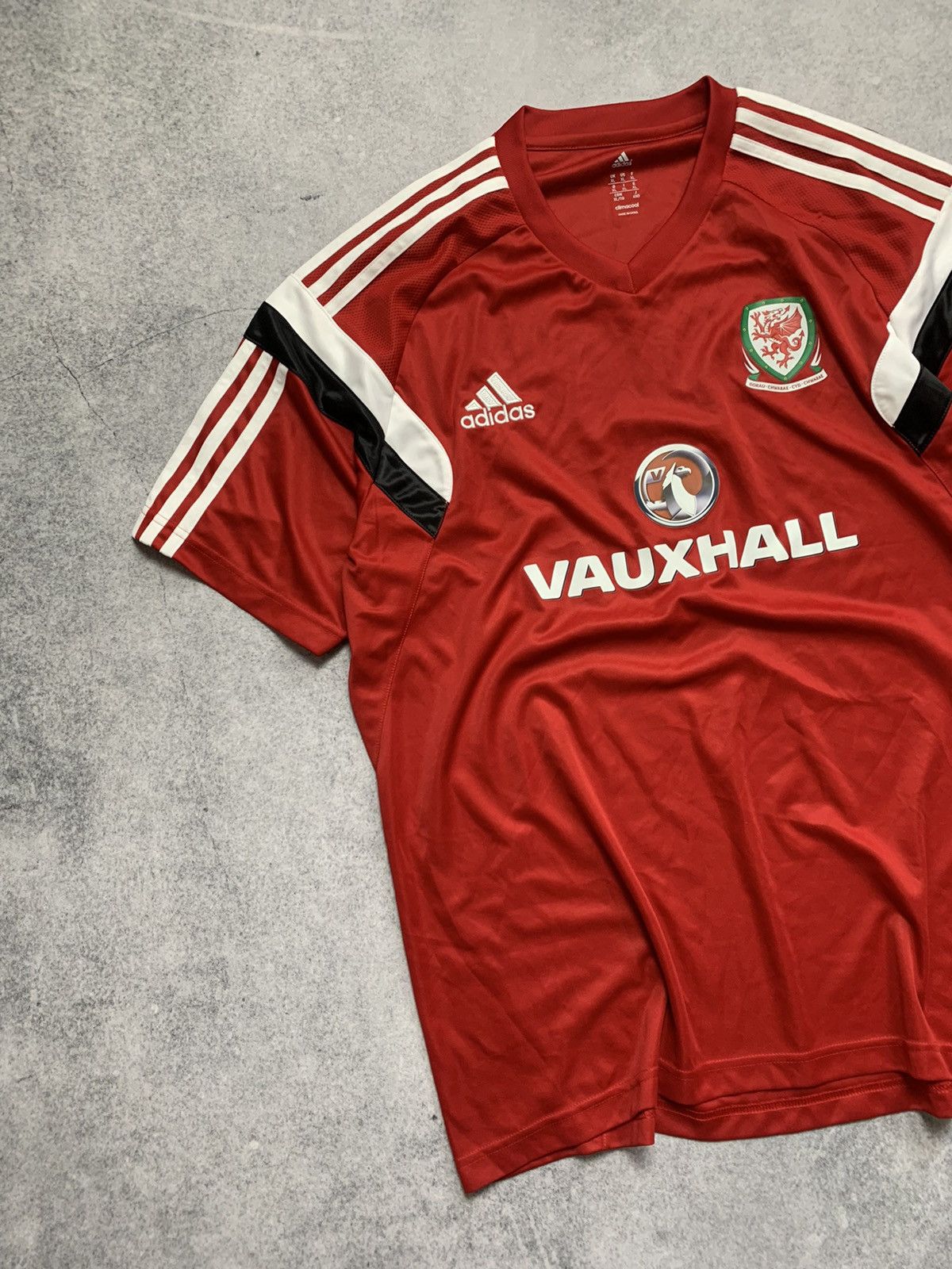 Adidas Vintage Adidas Wales Walsh 2016 Y2K soccer jersey Size US XL / EU 56 / 4 - 2 Thumbnail