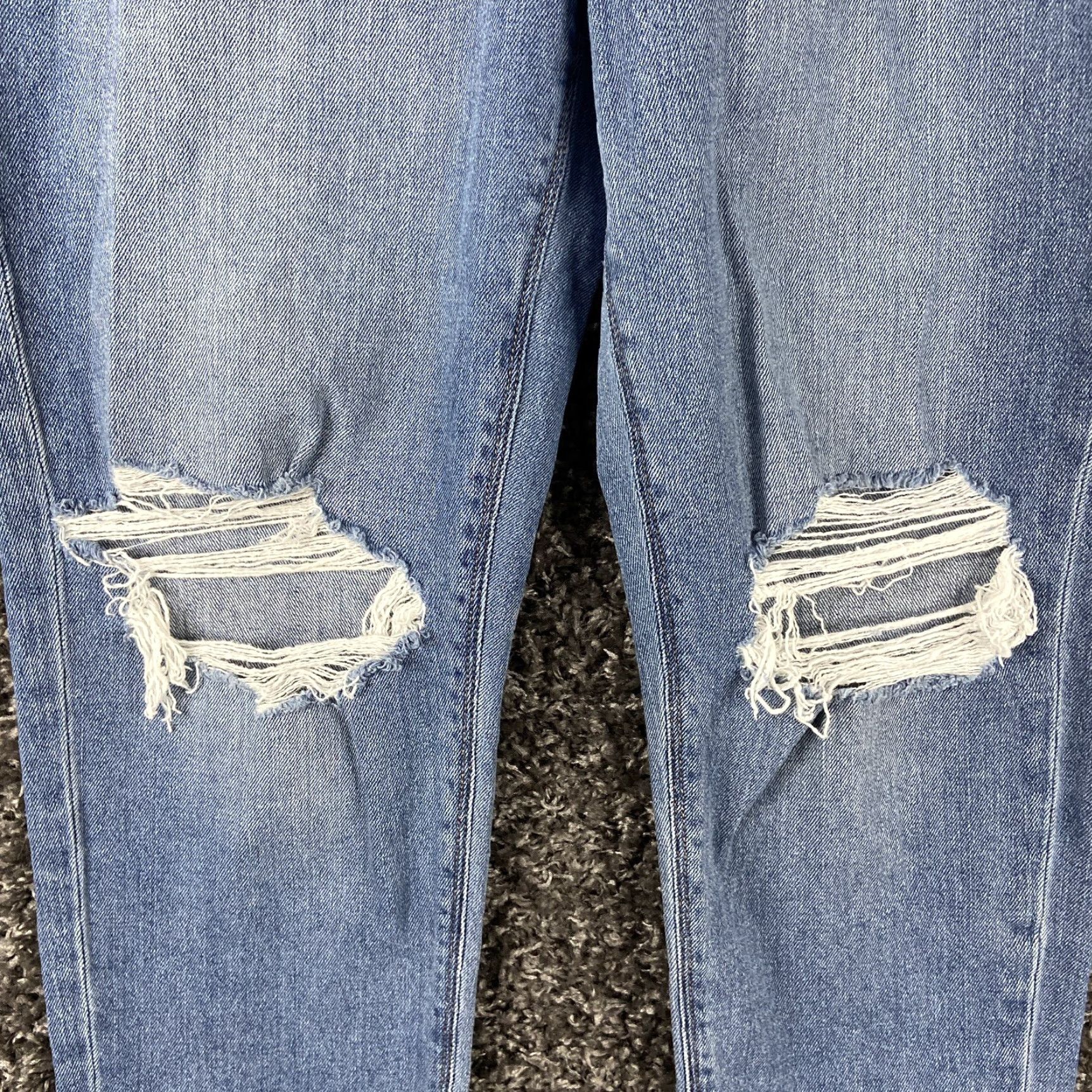 American Eagle Outfitters American Eagle Jeans Women 6 Blue Distressed Comfort Stretch Mom Size 28" / US 6 / IT 42 - 3 Thumbnail