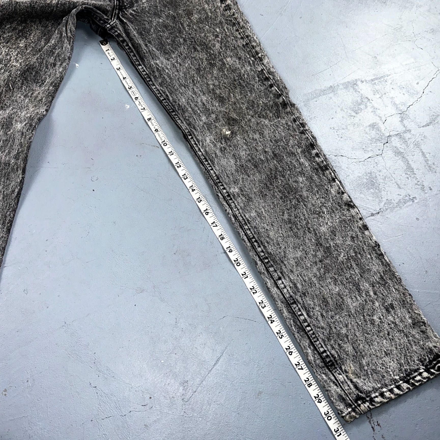 Levi's VINTAGE Levi's 501 Jeans Men 30x32 Straight Black Acid Wash 90s USA XX Regular Inseam 32 Size US 30 / EU 46 - 6 Thumbnail