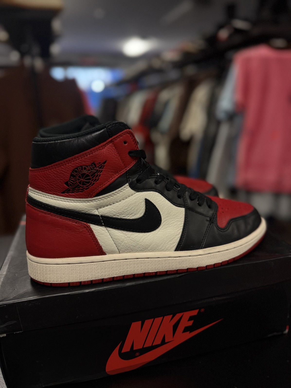Jordan Brand × Nike Jordan 1 Bred Toe Size 11 Black Red Size 11 Pre Owned Size US 11 / EU 44 - 2 Thumbnail