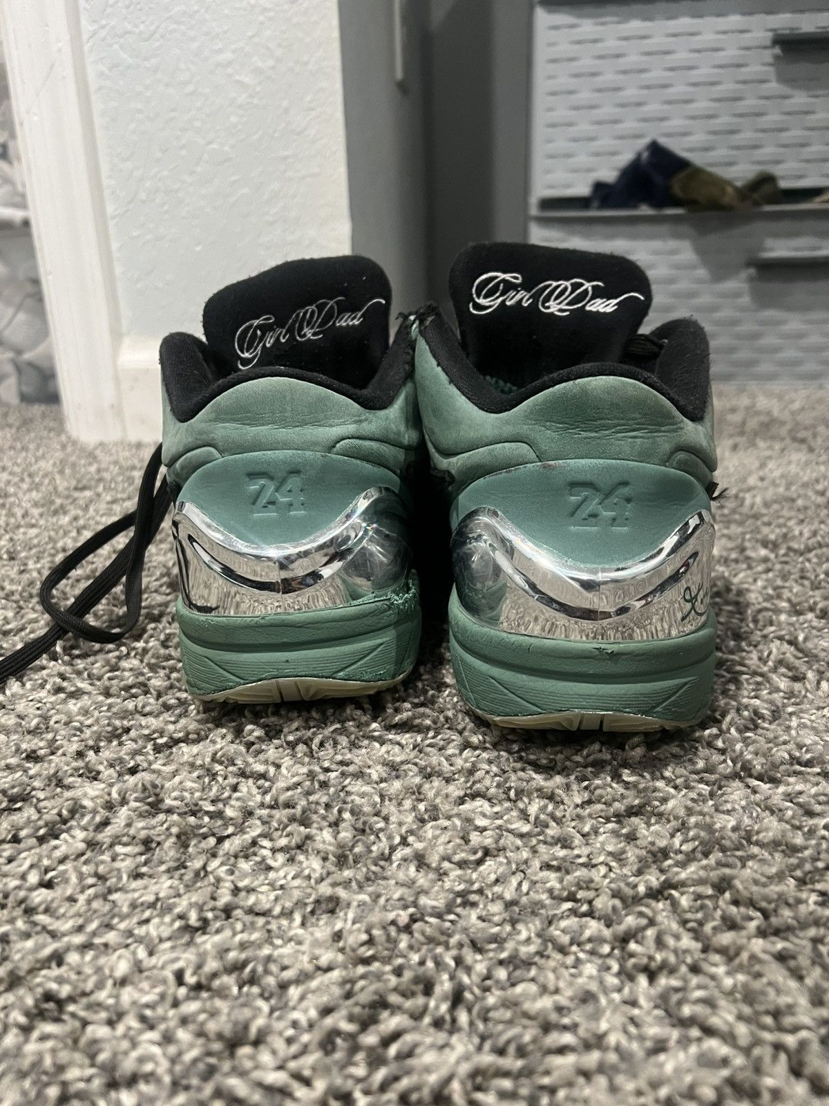 Nike Girl Dad Kobe 4 Size US 11 / EU 44 - 3 Thumbnail