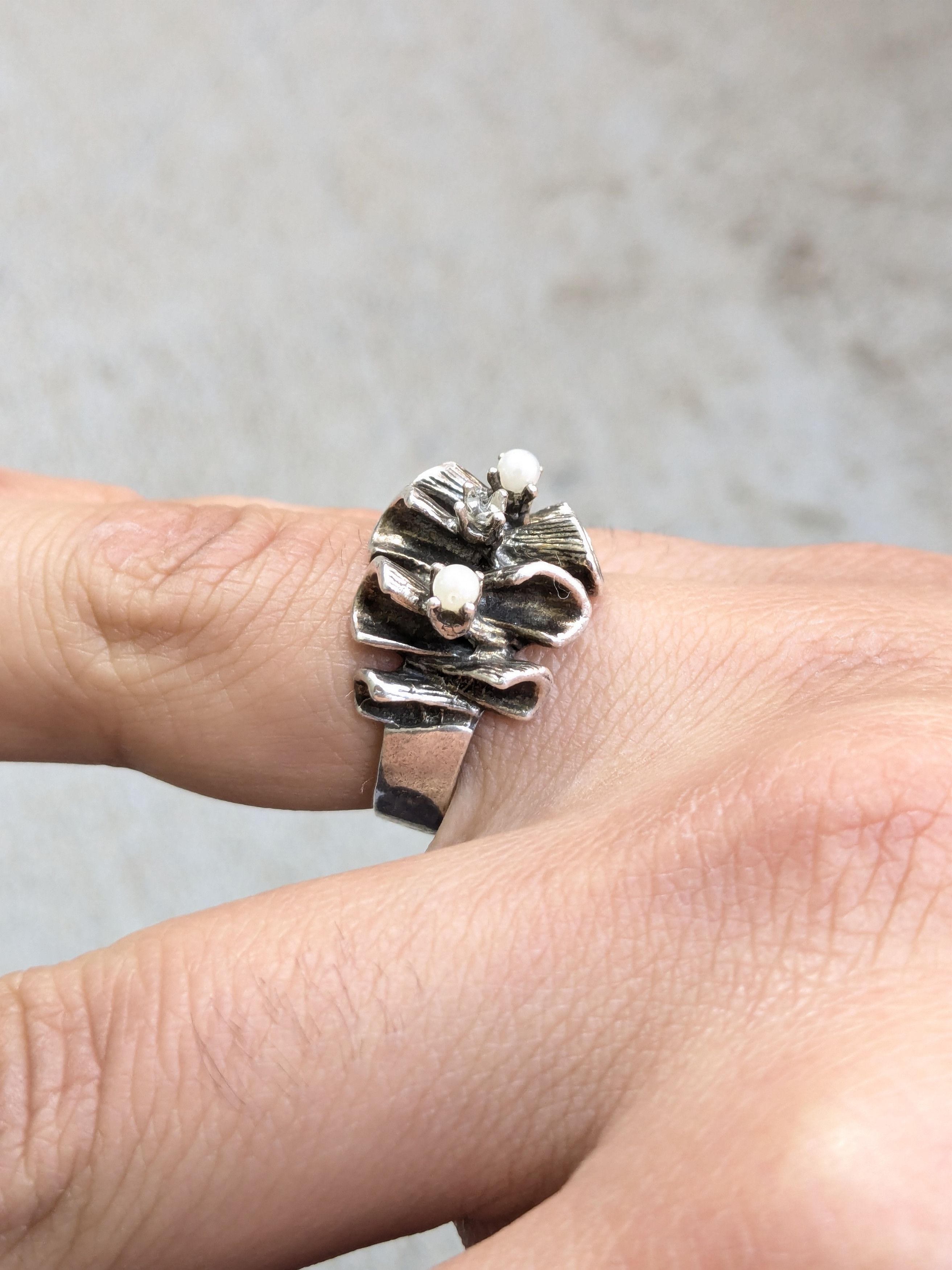 Jewelry Vintage Sterling Silver Ring Pearl 8 Avant Garde Modern Size ONE SIZE - 11 Thumbnail