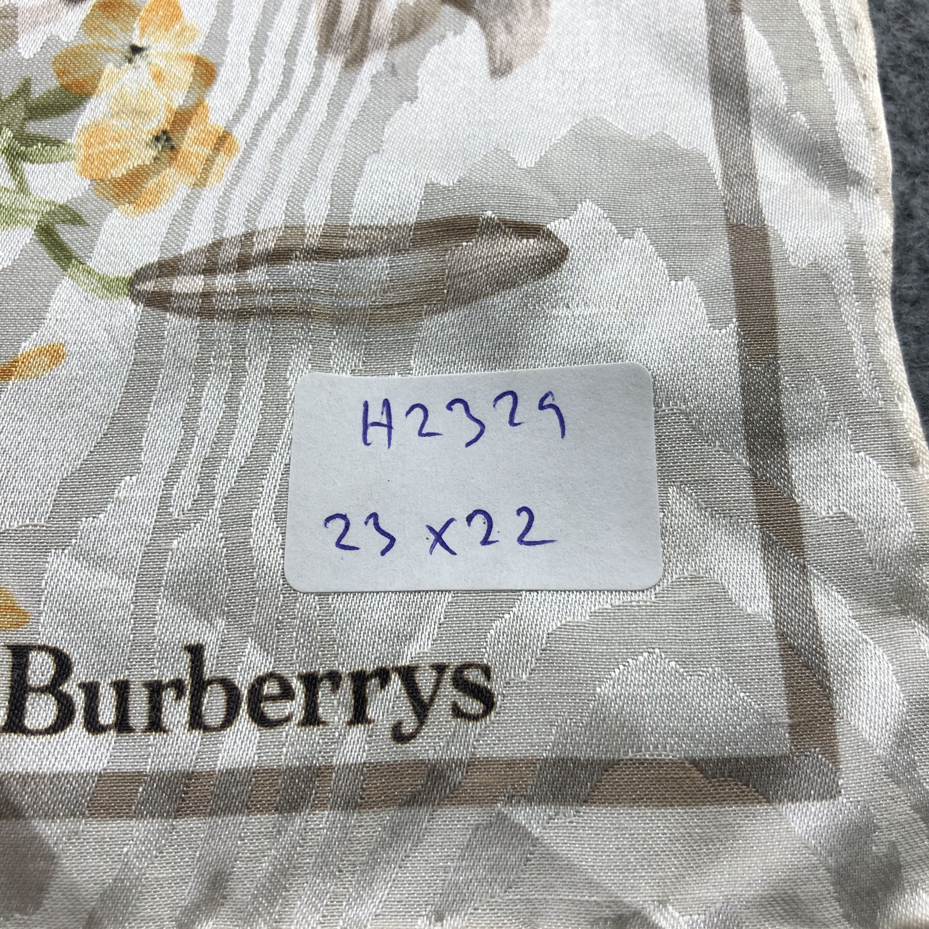 Burberry Burberry Hand Rolled Handkerchief Neckerchief Bandana H2329 Size ONE SIZE - 7 Thumbnail