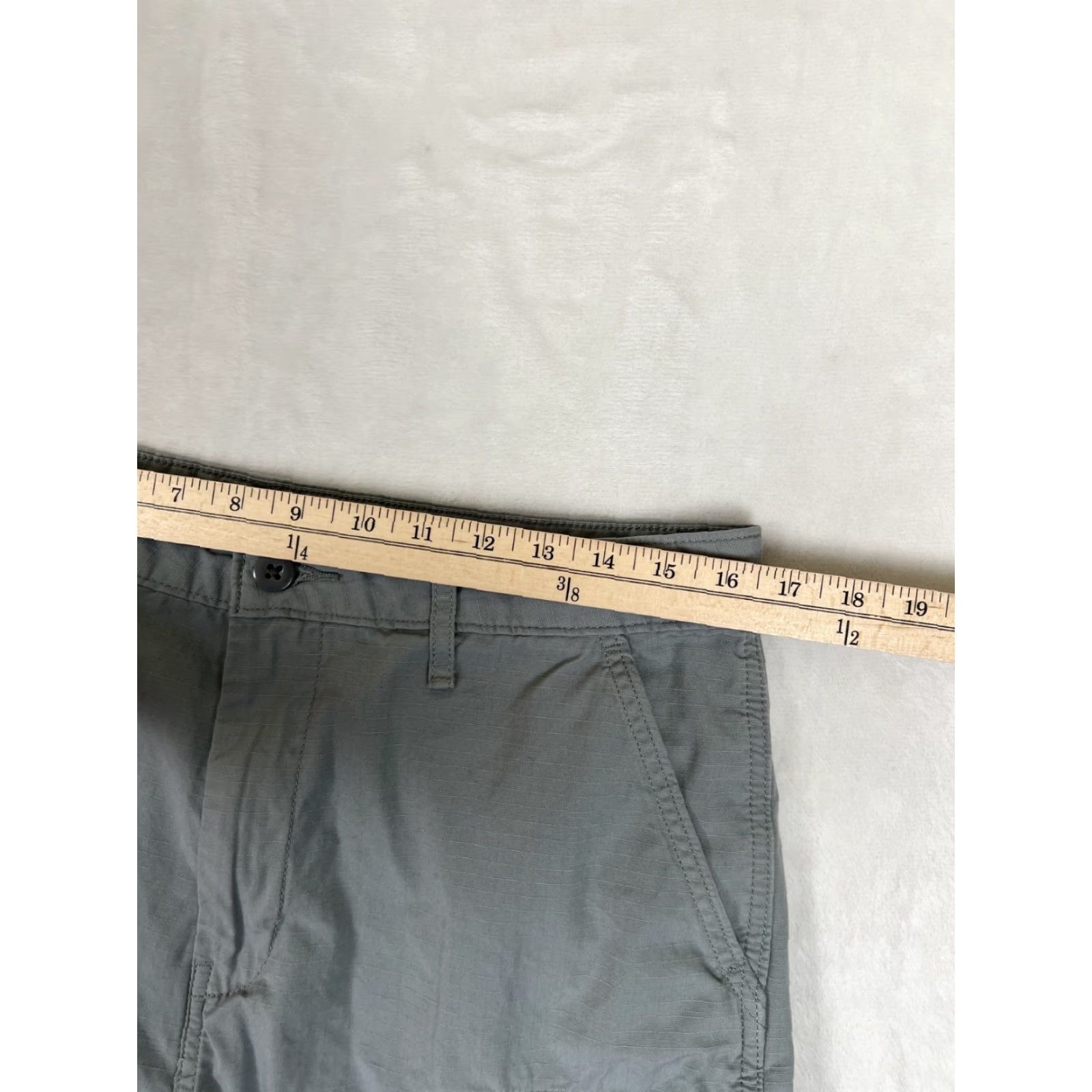 Levi's Levi’s Gray Cargo Shorts Size 32 Ripstop Y2K Utility Cargo Pocket Casual Mens Shorts 90s Summer Spring Size US 40 / EU 56 - 2 Thumbnail
