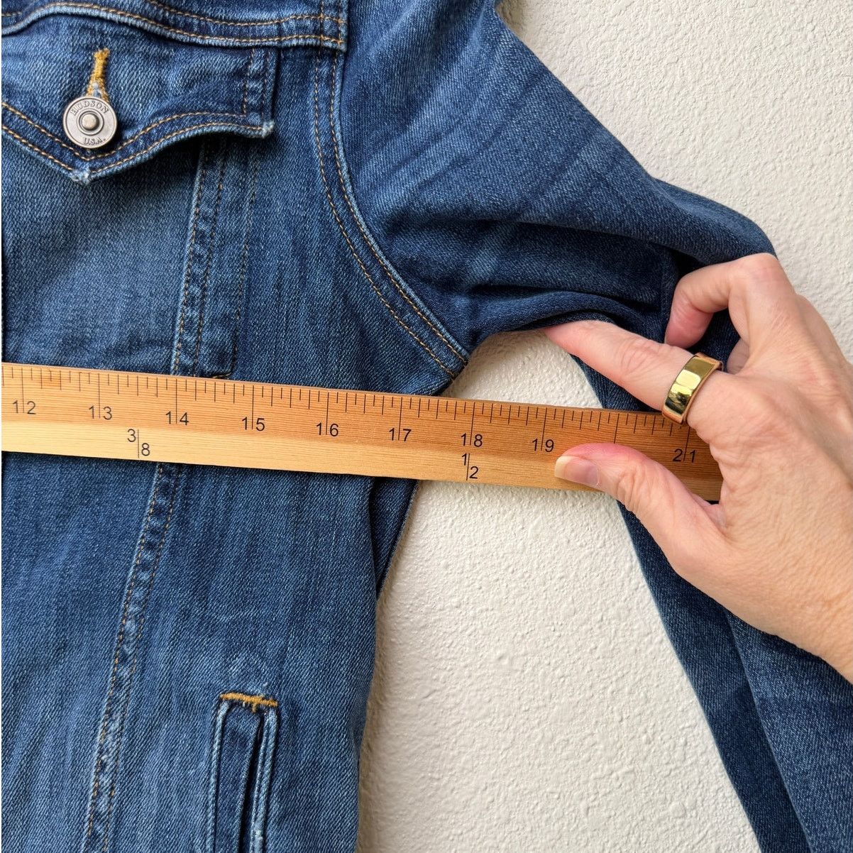 Hudson Outerwear Hudson Classic Medium Wash Denim Jacket Button Front XS Size XS / US 0-2 / IT 36-38 - 11 Thumbnail