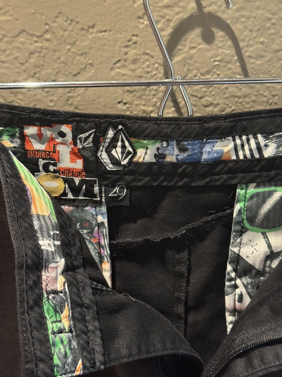 Volcom 29 Volcom Black Chino Shorts 2010s Embroidered Logo Size US 29 - 3 Thumbnail