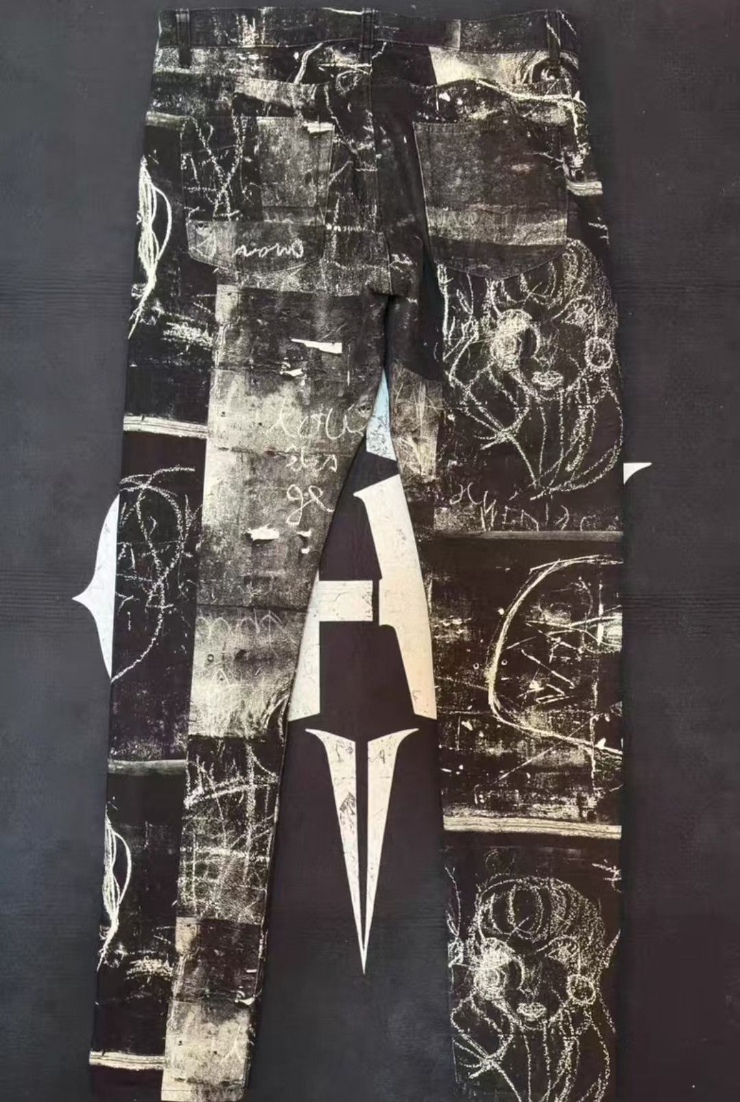 Alexander McQueen jeans with John Deakin print.-yw