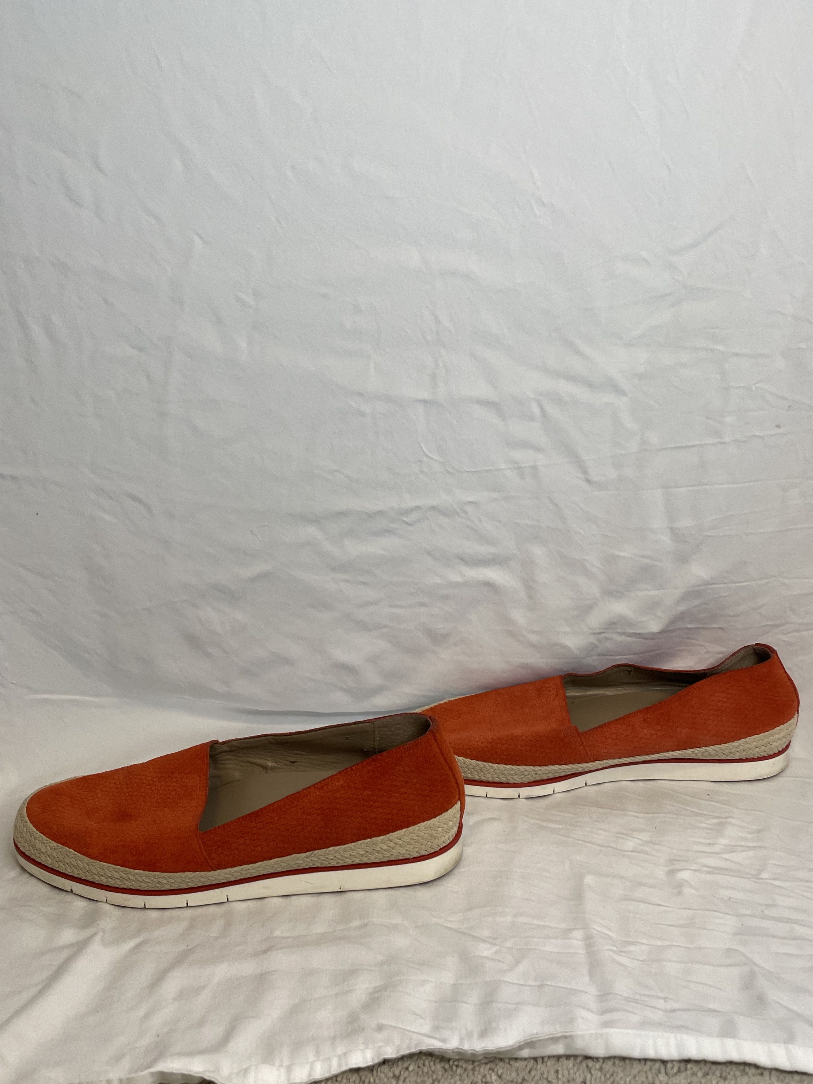 Donald Pliner Donald Pliner Orange Palm Perf Suede Slip On Sneaker Size US 8 / IT 38 - 4 Thumbnail