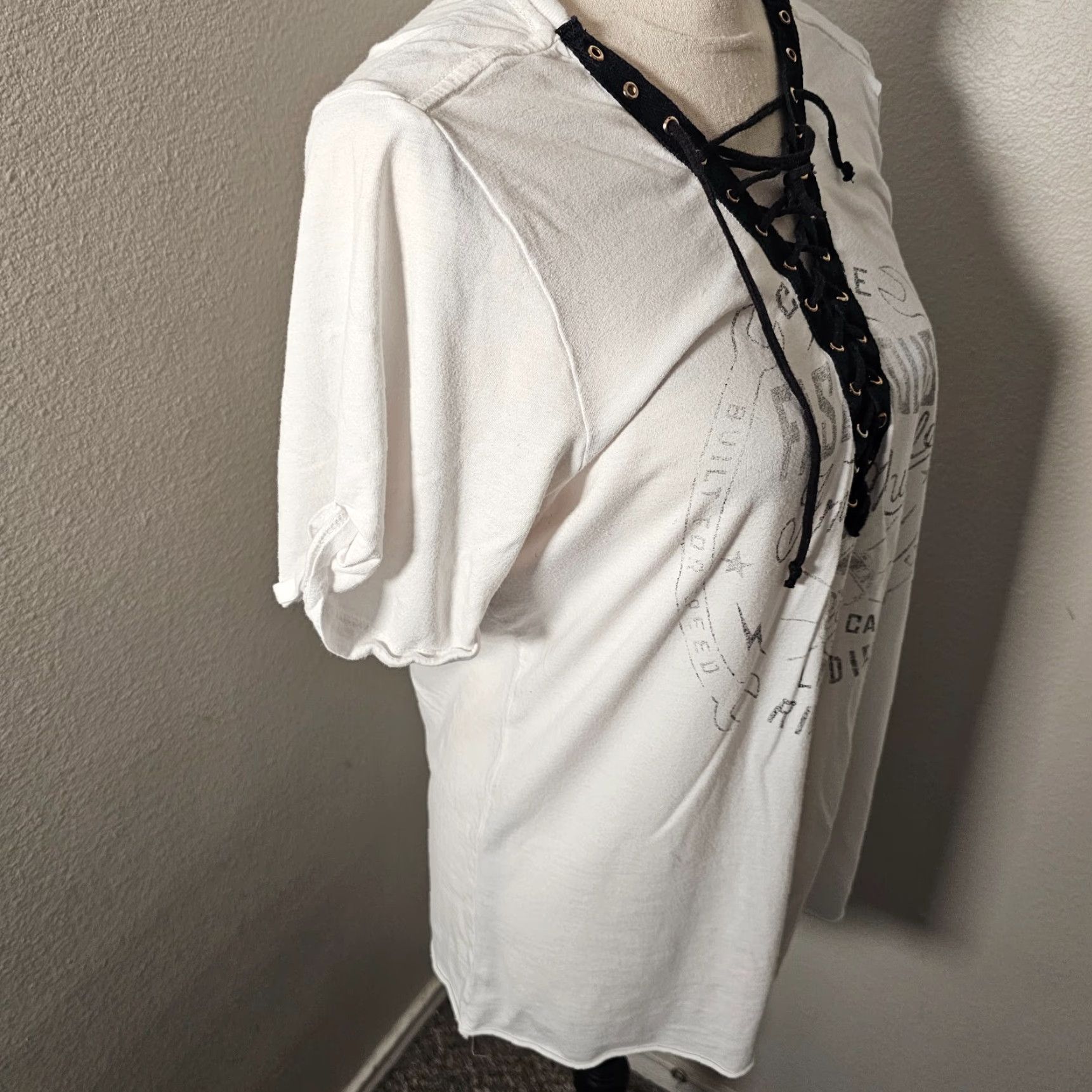 Affliction VINTAGE Affliction Women's Blouse Shirt Short Sleeve V-Neck Lace Up Neck Size Large White Fast & Furious Fashion Size L / US 10 / IT 46 - 4 Thumbnail