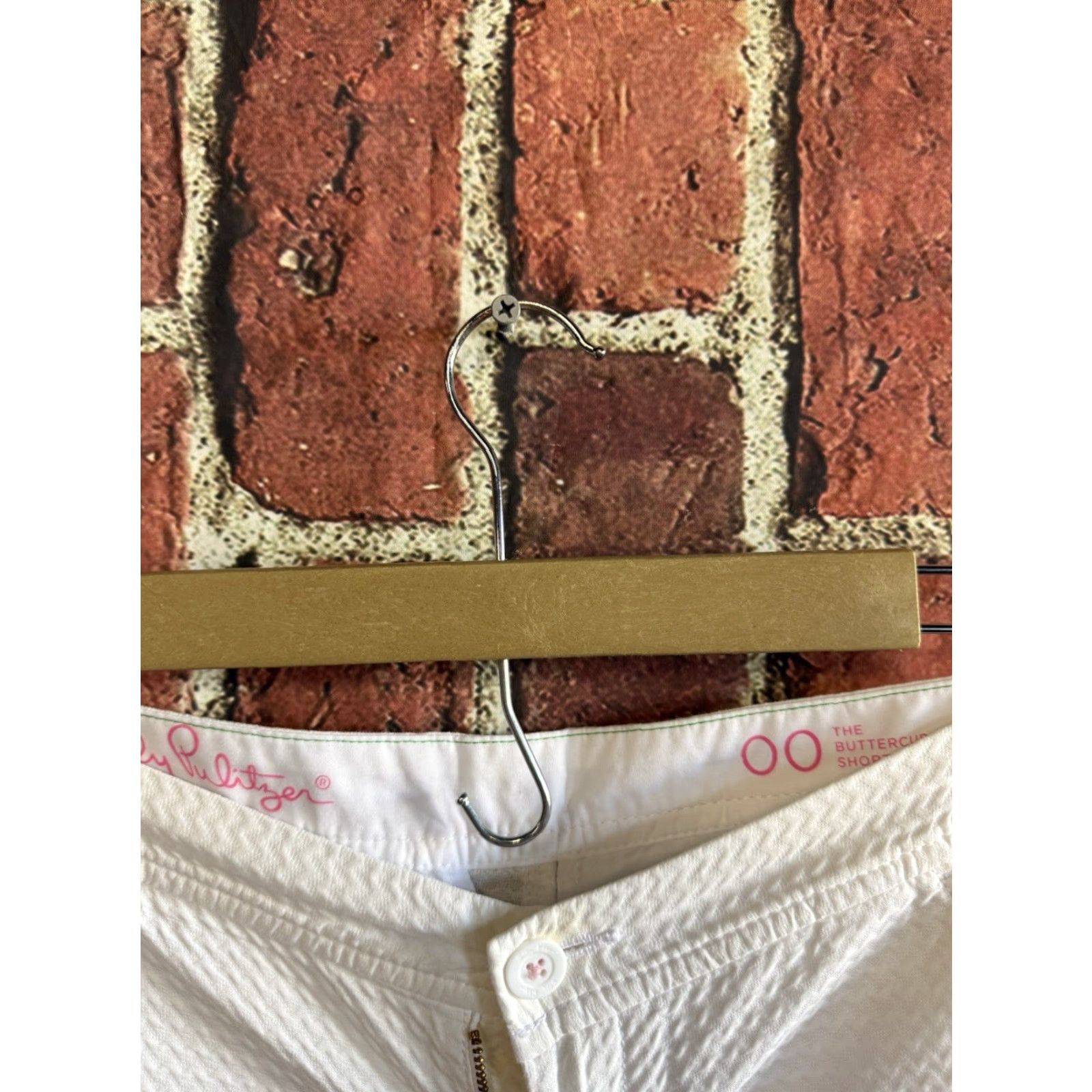Lilly Pulitzer Lilly Pulitzer Callahan Chino Buttercup Scallop Hem Shorts Womens Size 0 White Size 25" / US 0 / IT 36 - 3 Thumbnail