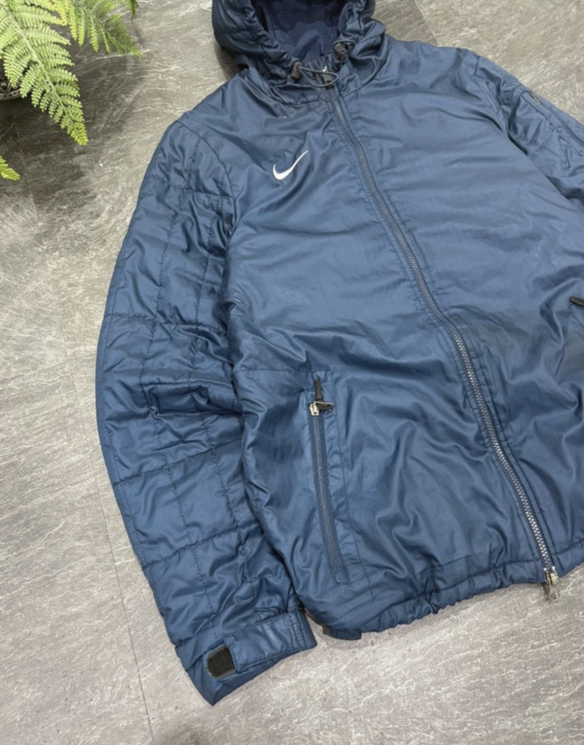 Nike 90s Nike Vintage Swoosh Logo Retro Down Jacket Rare Size US L / EU 52-54 / 3 - 2 Thumbnail