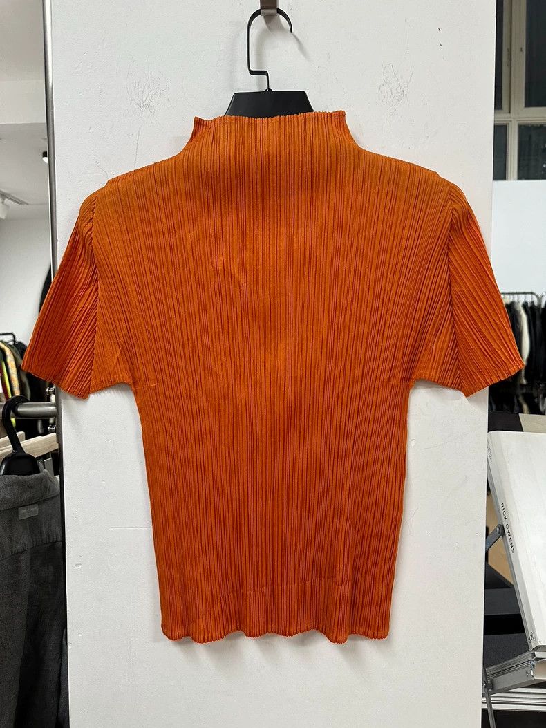 Issey miyake size os Orange high collar pleated base short