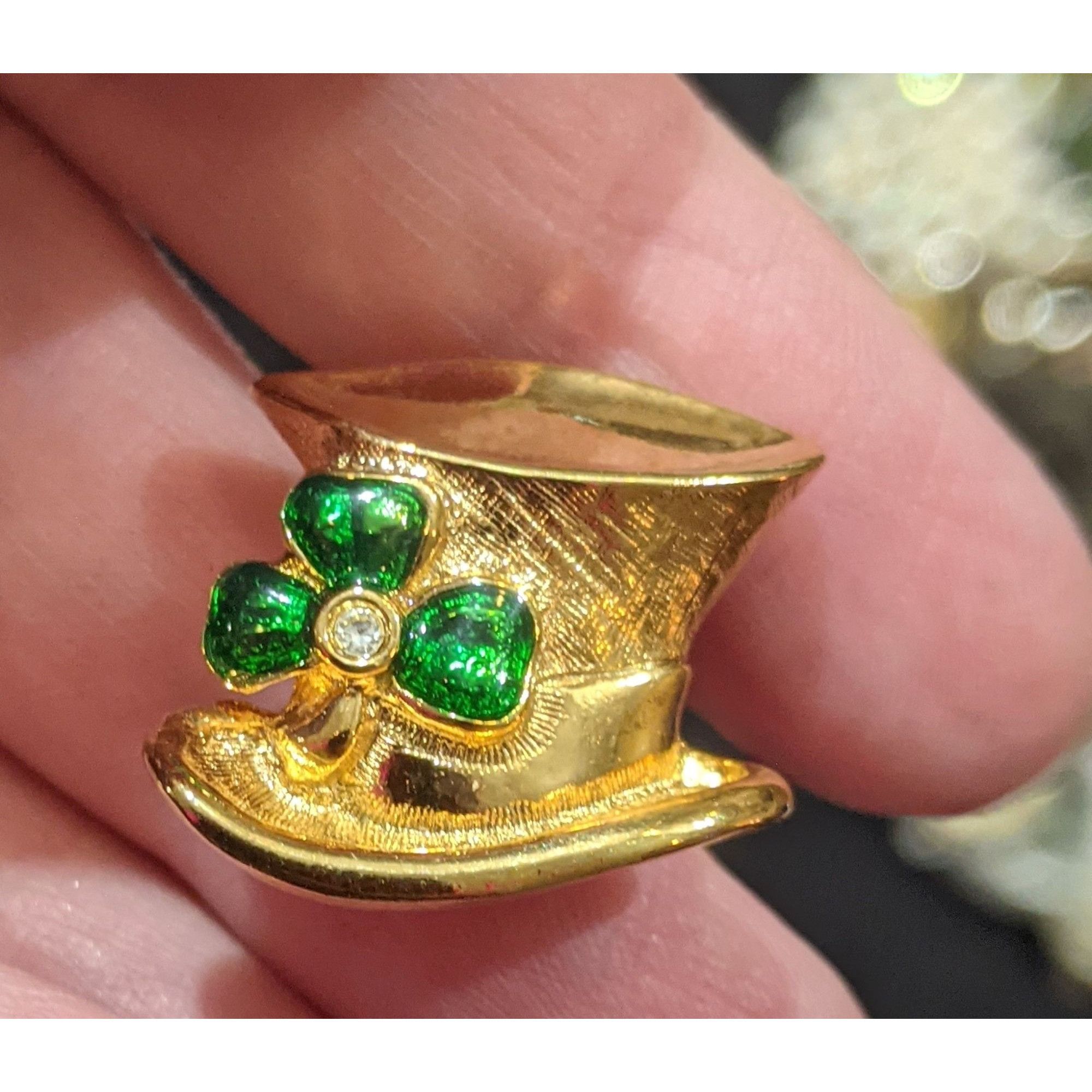 Other Vintage Avon Leprechaun Clover Gold Tone Hat Shaped Pin Size ONE SIZE - 1 Thumbnail